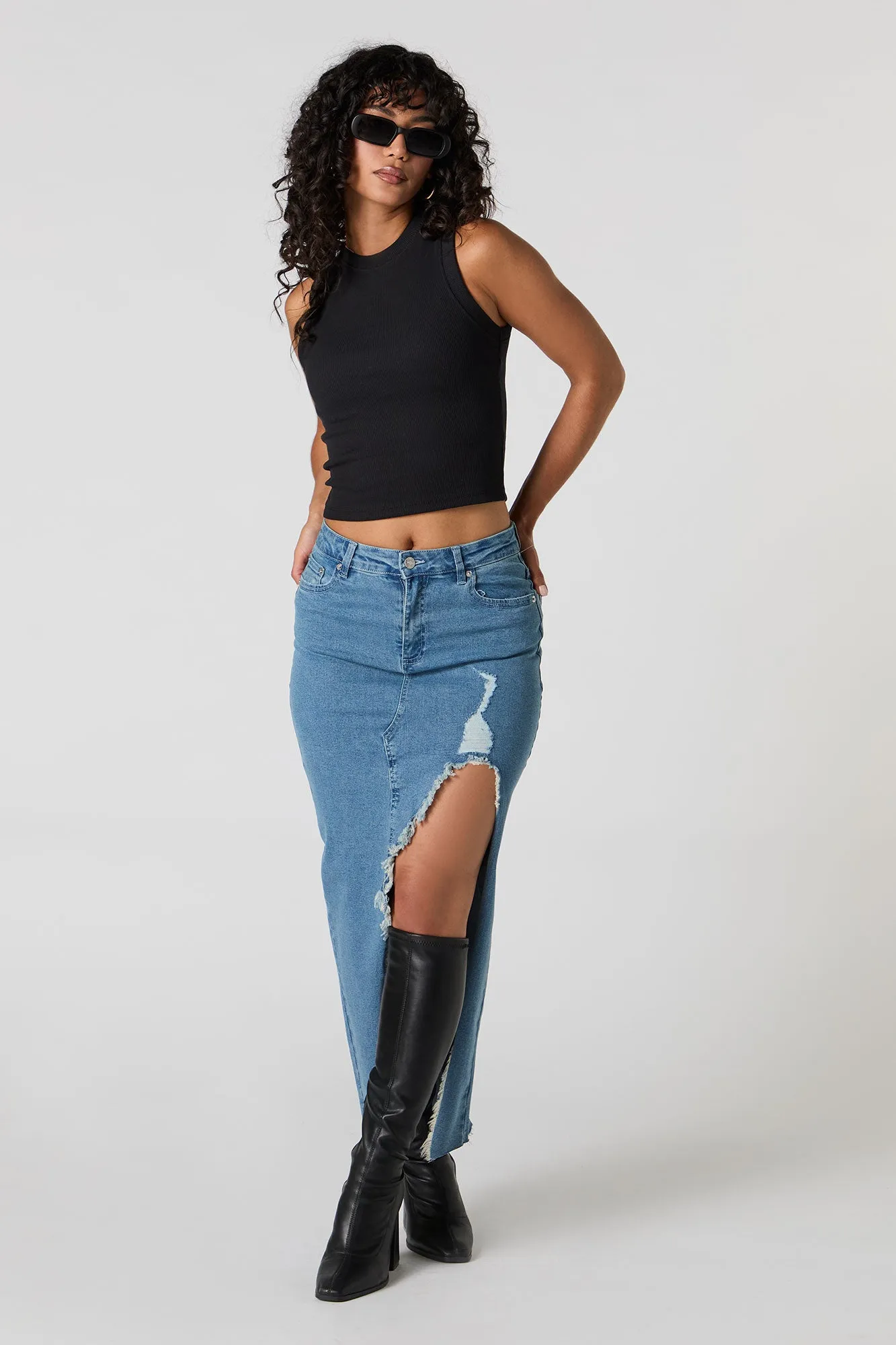 Jupe midi en denim déchiré avec fente sold by Urban Planet