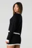 Cardigan en tricot boutonné à l'avant avec bordure contrastante sold by Urban Planet