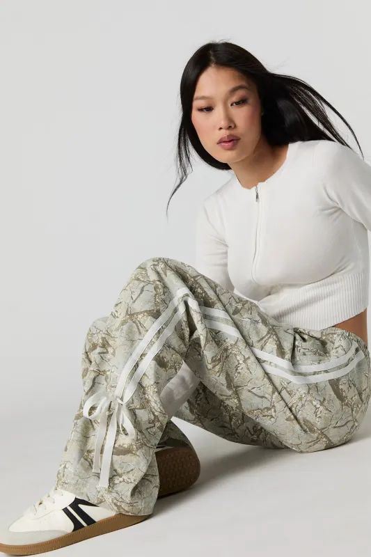 Pantalon large imprimé à nouer sur le côté sold by Urban Planet