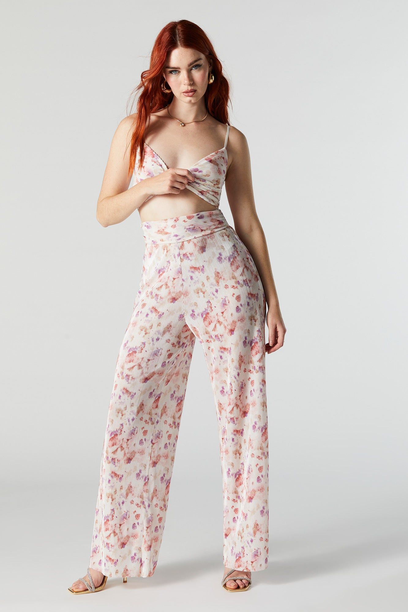 Débardeur torsadé fleuri court à encolure en V sold by Urban Planet product image thumbnail 3