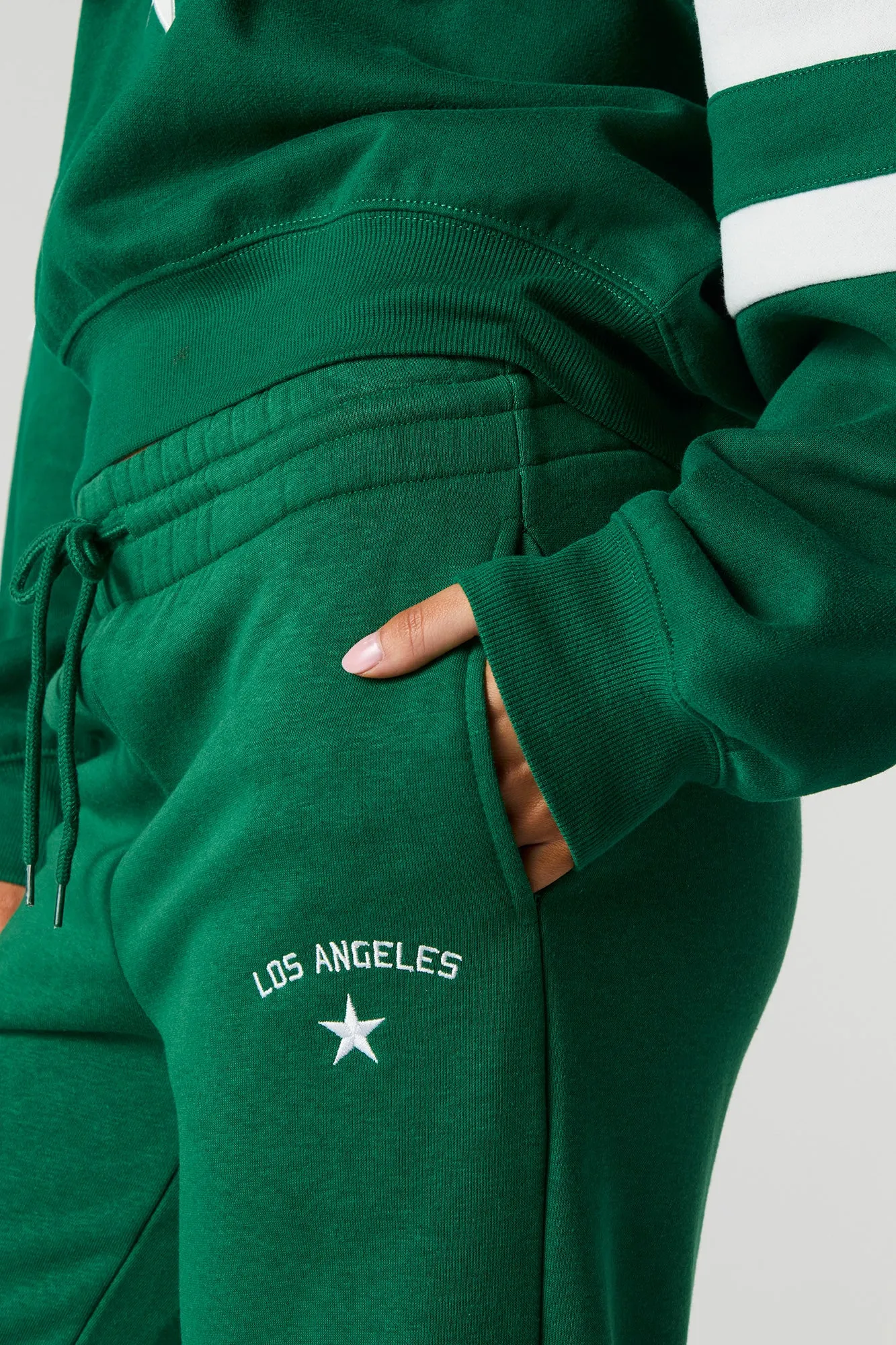 Pantalon d'entraînement en molleton avec motif brodé LA sold by Urban Planet product image thumbnail 4