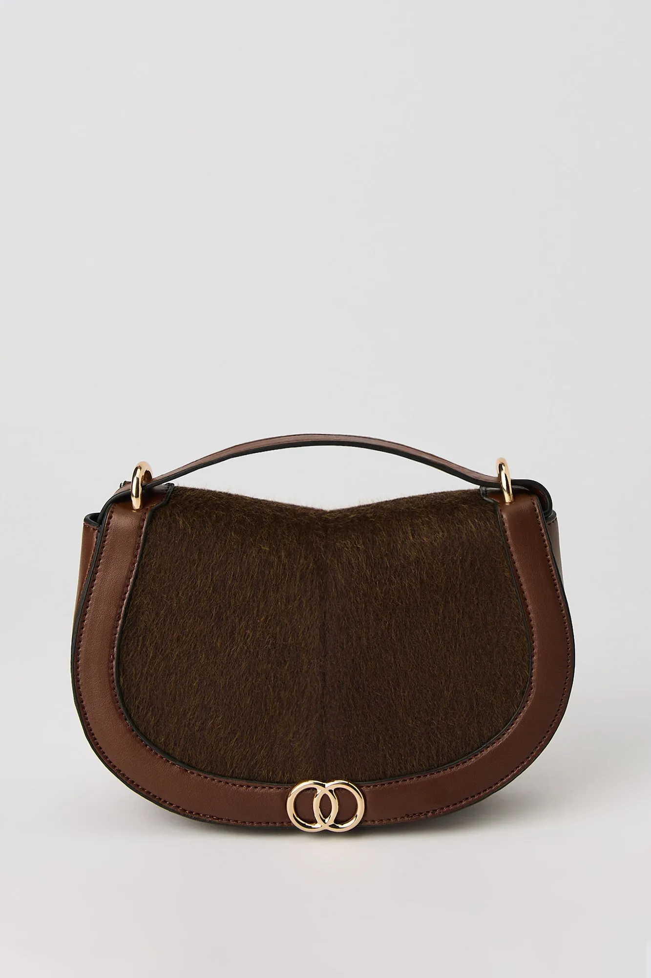 Sac à bandoulière en similifourrure sold by Urban Planet