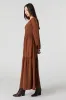 Robe maxi fluide à manche longue et col en V sold by Urban Planet