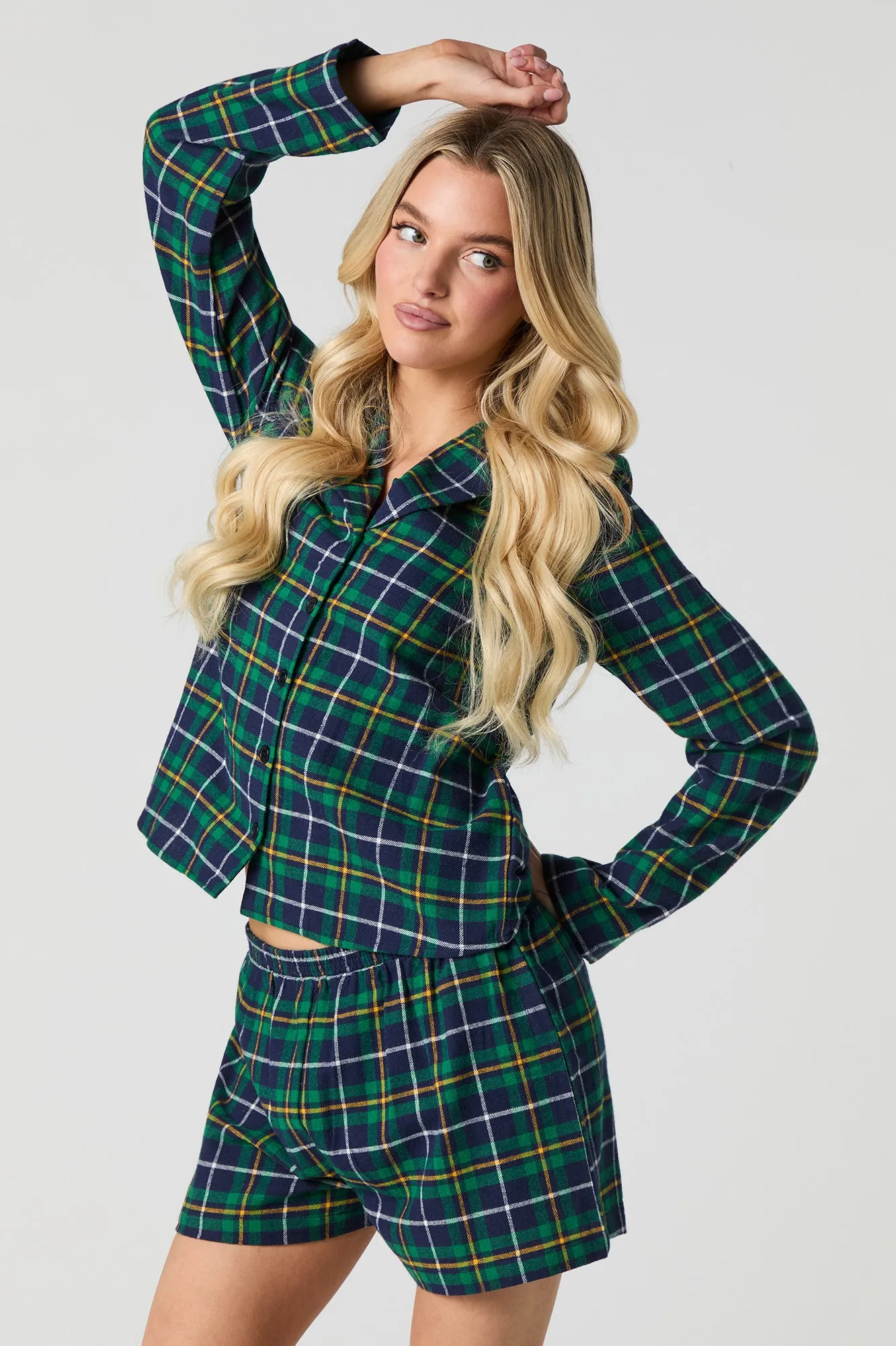 Ensemble pyjama avec haut boutonné en flanelle et short sold by Urban Planet product image thumbnail 5