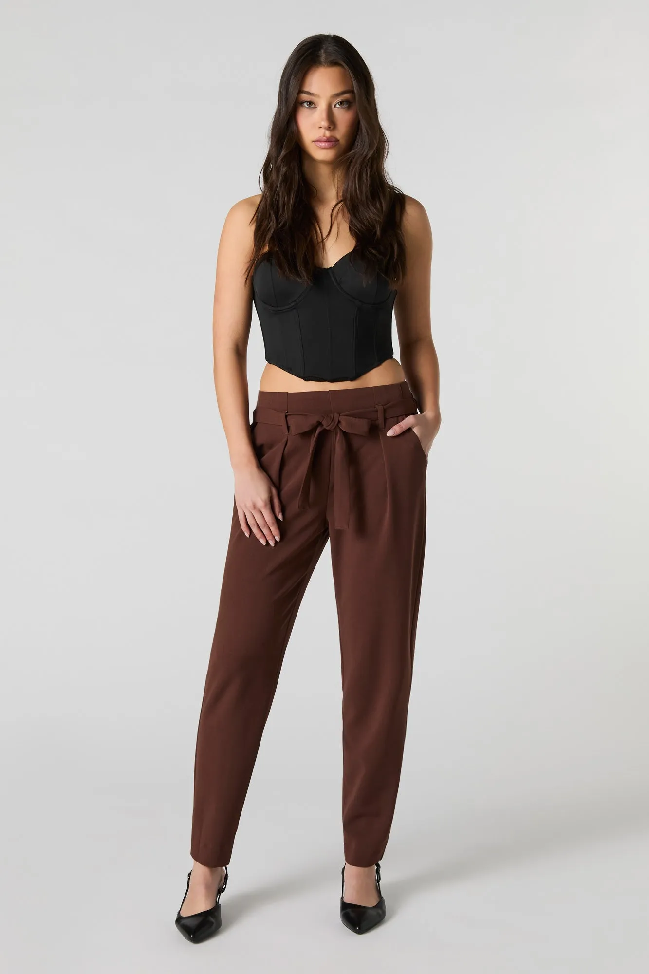 Pantalon habillé en crêpe à ceinture intégrée sold by Urban Planet