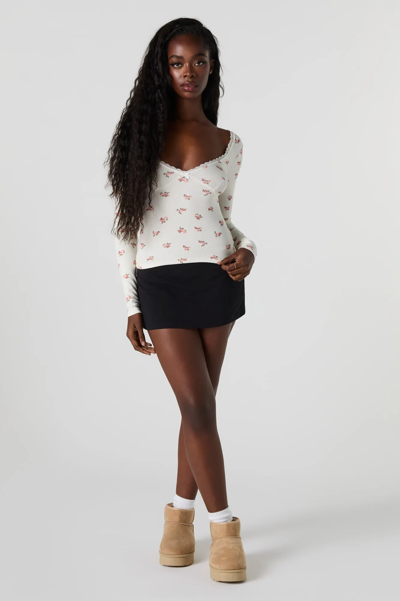 Haut à col en V et manche longue avec bordure en dentelle sold by Urban Planet product image thumbnail 4