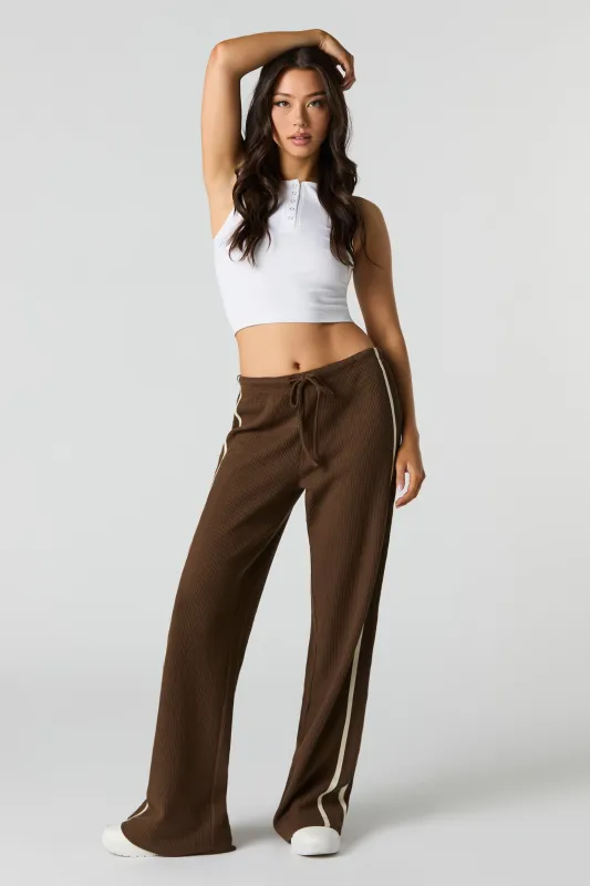 Pantalon en tricot gaufré rayé sold by Urban Planet