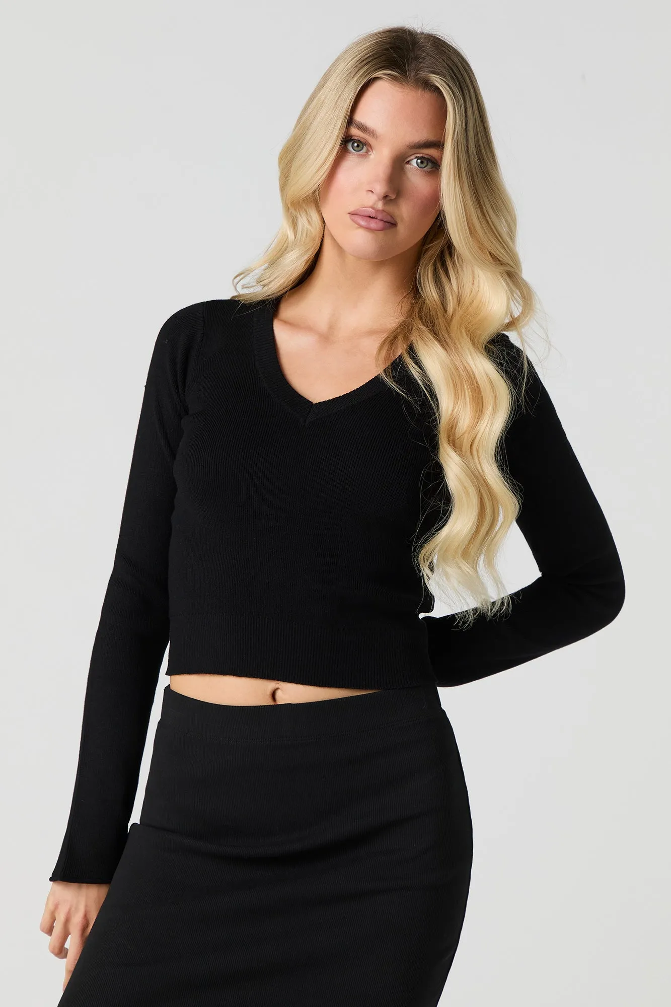 Chandail en tricot côtelé à encolure en V sold by Urban Planet product image thumbnail 2