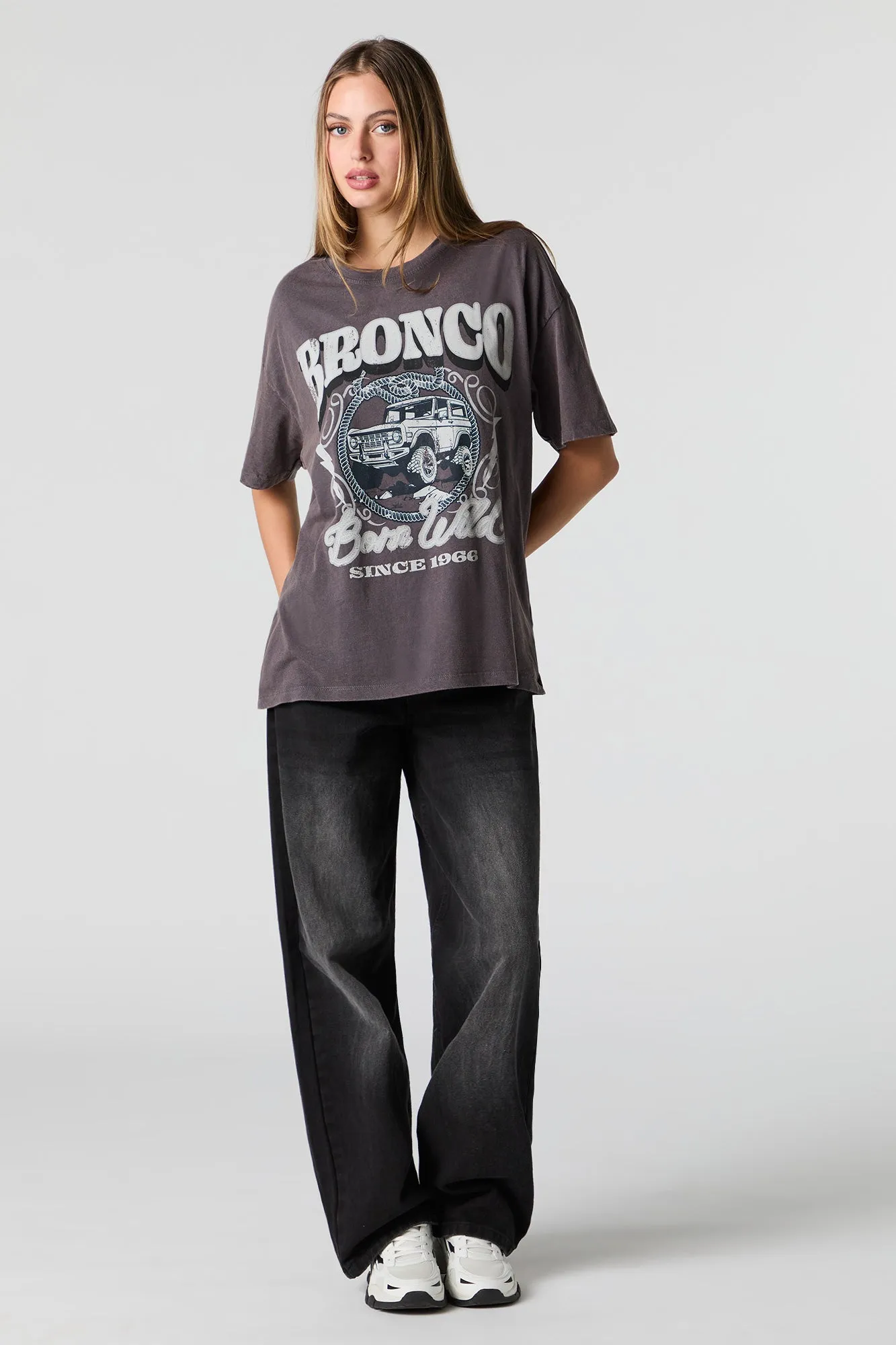 T-shirt de coupe garçonne délavé à imprimé Ford Bronco sold by Urban Planet product image thumbnail 3