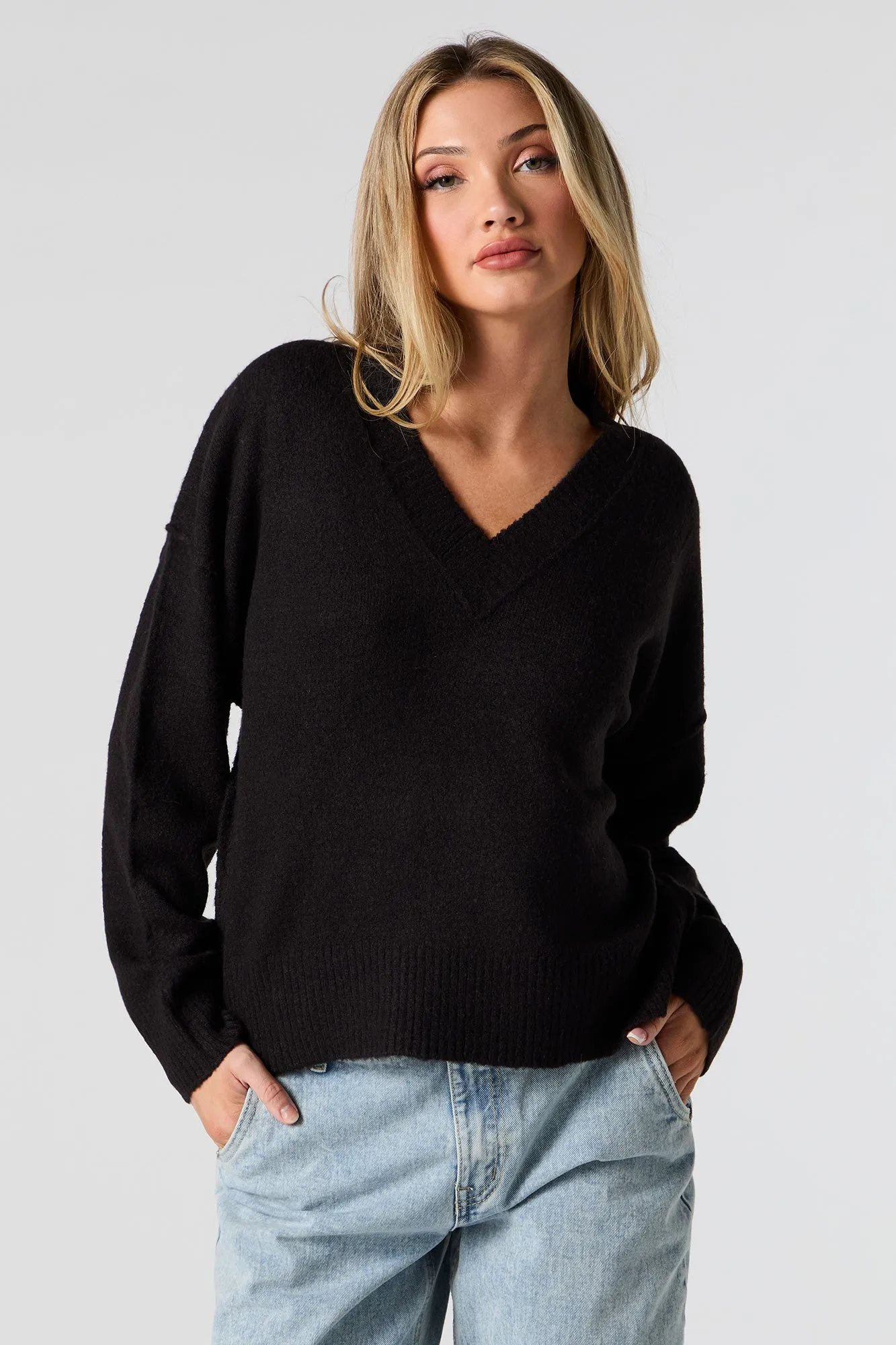 Chandail en tricot pelucheux à encolure en V sold by Urban Planet product image thumbnail 2