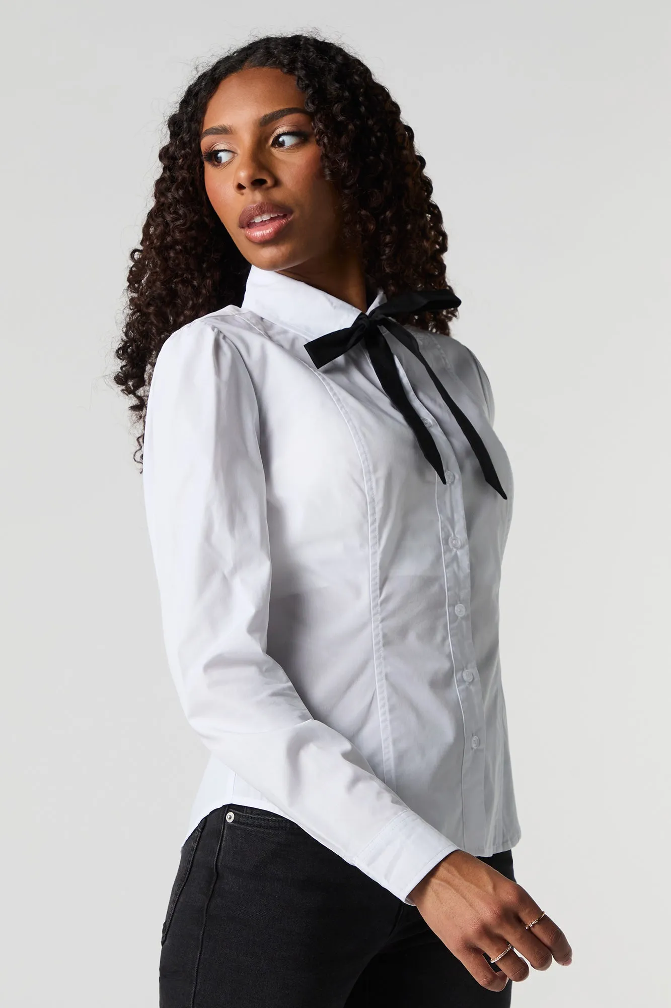 Haut boutonné avec noeud papillon sold by Urban Planet