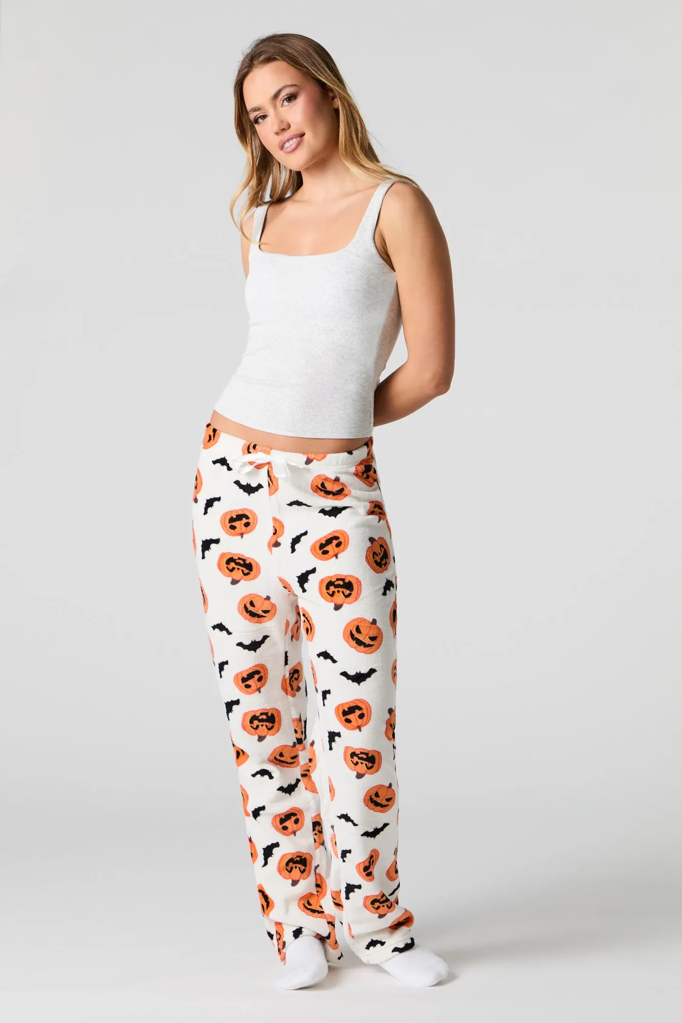 Pantalon de pyjama pelucheux à imprimé Halloween sold by Urban Planet product image thumbnail 5