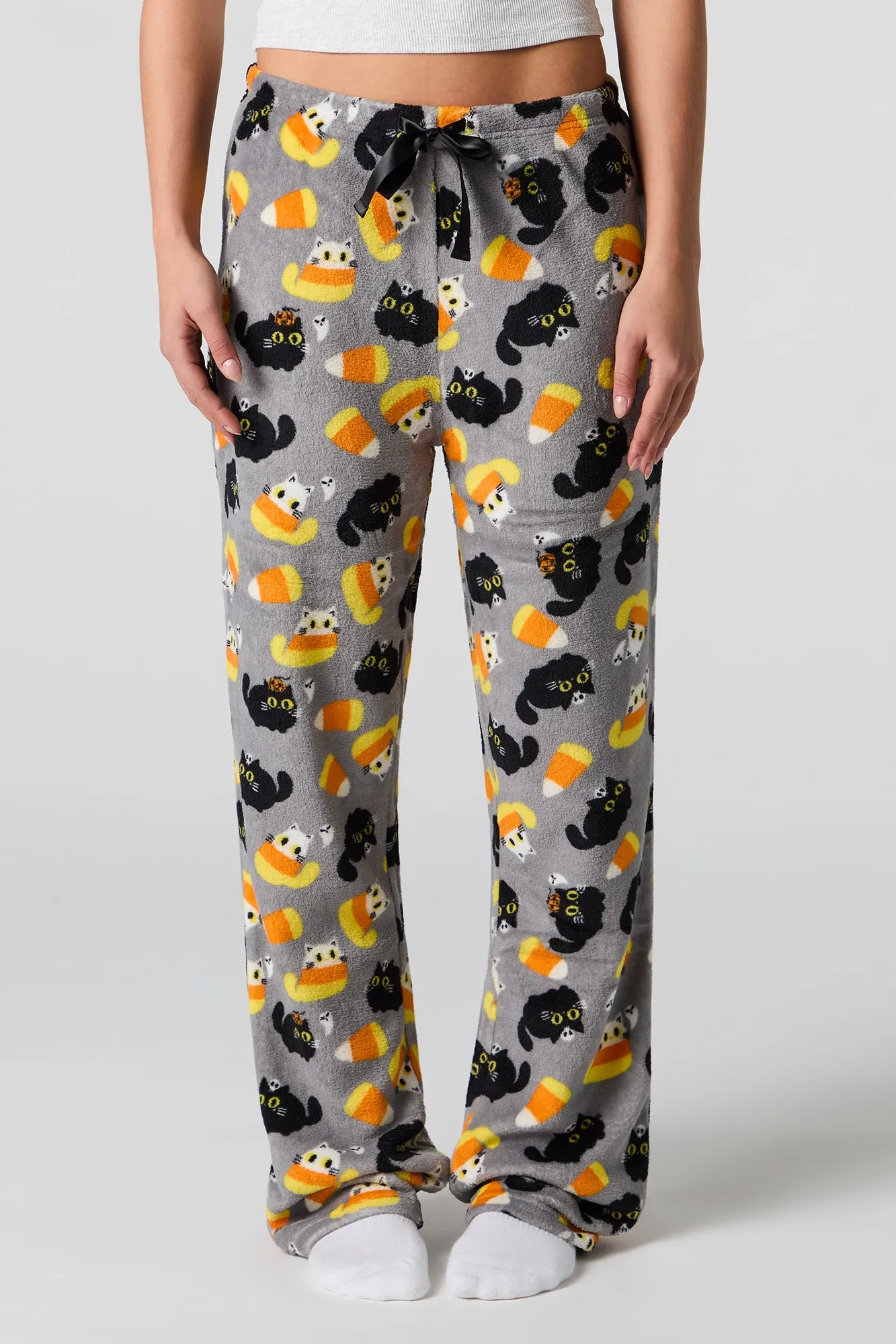 Pantalon de pyjama pelucheux à imprimé Halloween sold by Urban Planet product image thumbnail 3