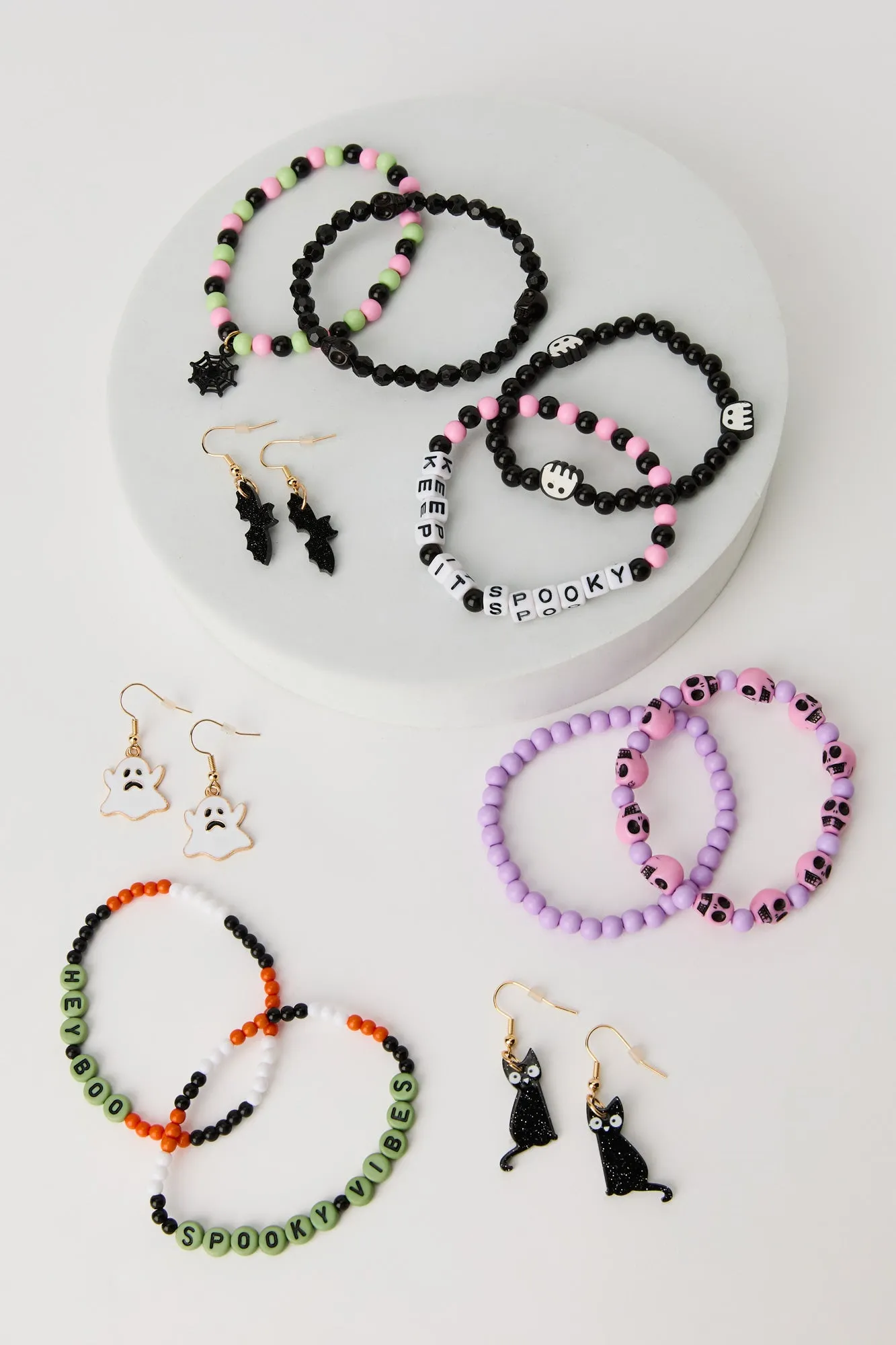 Ensemble avec bracelet et boucles d'oreilles d'Halloween (14 unités) sold by Urban Planet