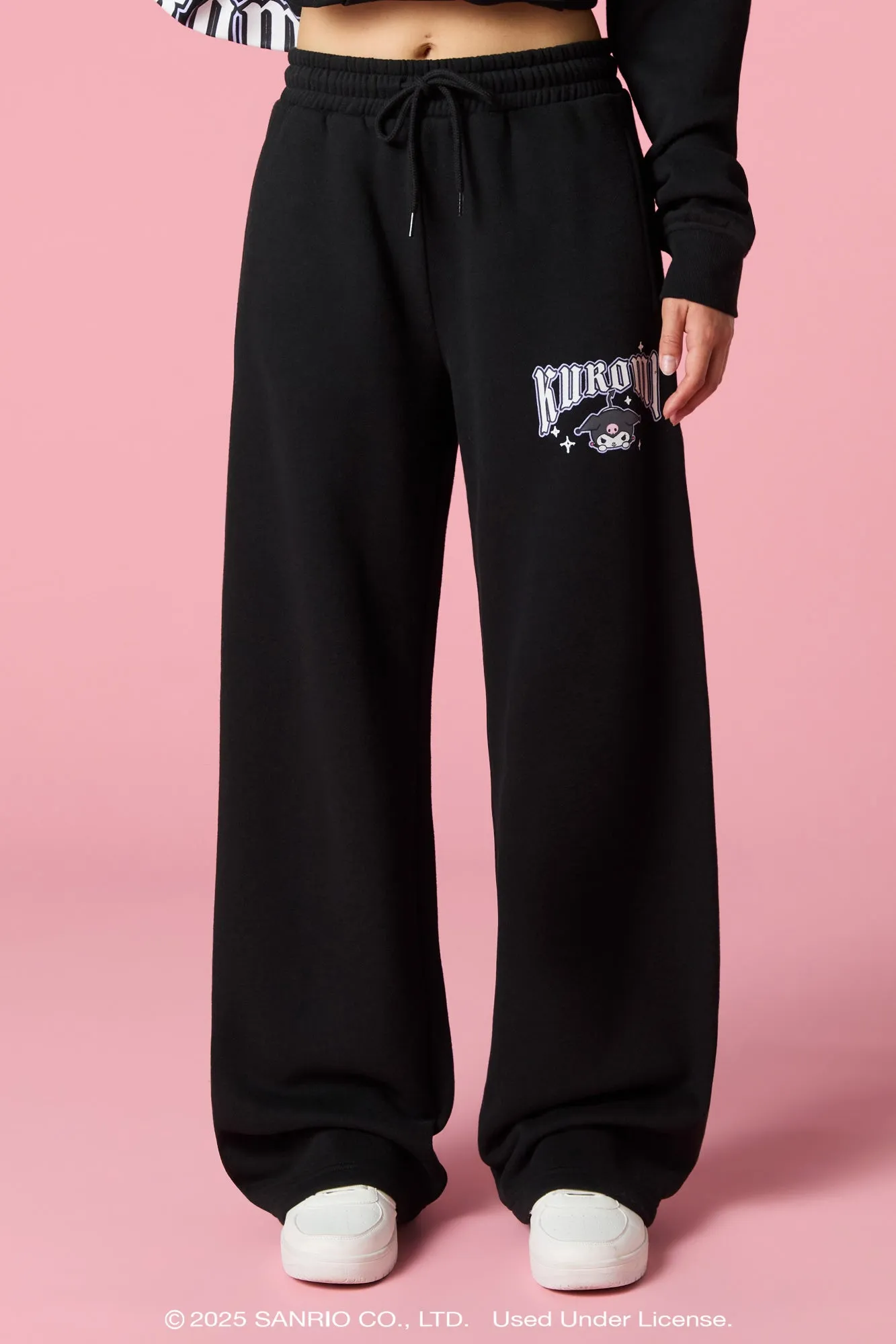 Pantalon d'entraînement à jambe large en molleton à imprimé Kuromi sold by Urban Planet product image thumbnail 2