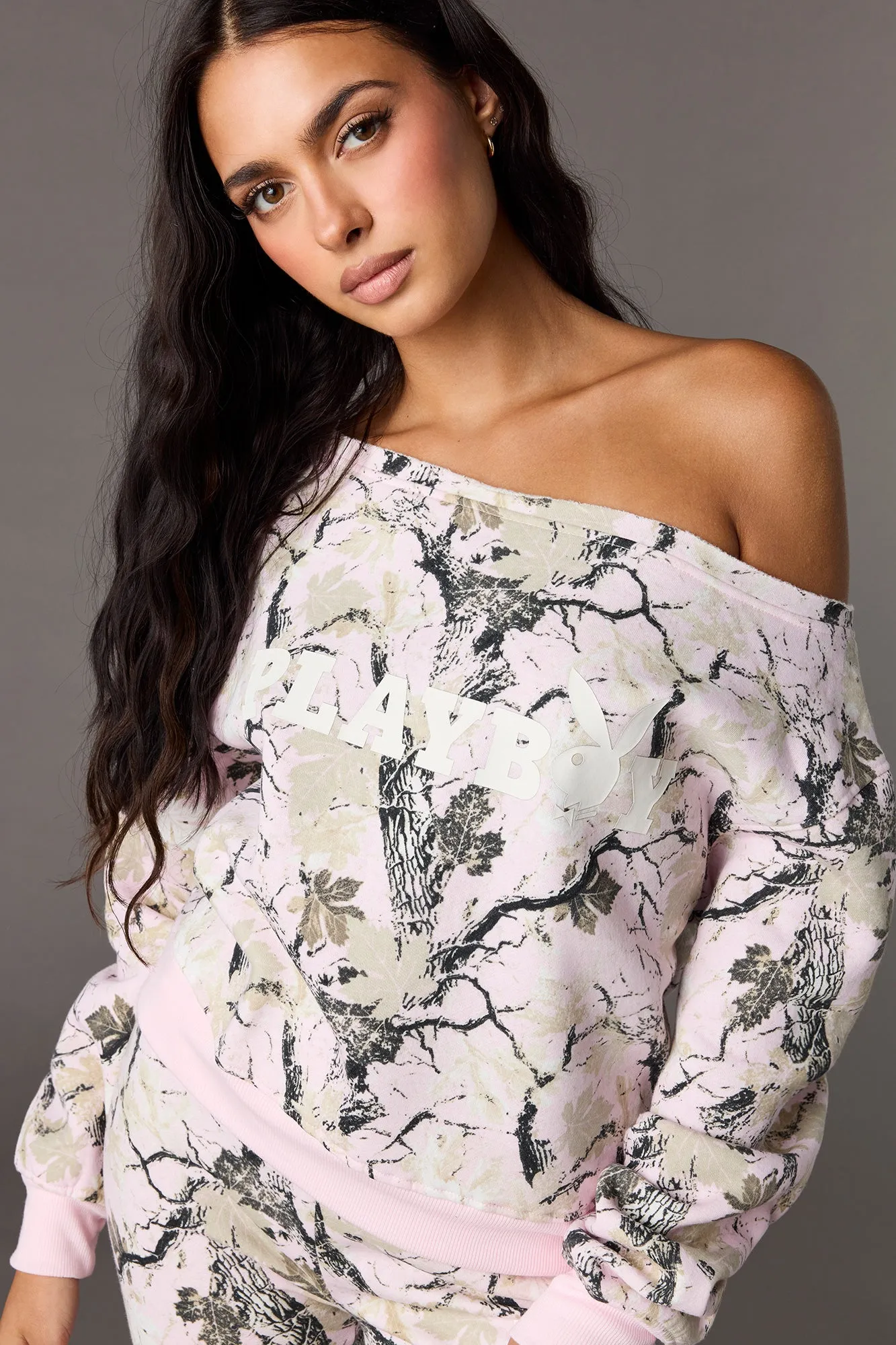 Chandail en molleton avec épaules dénudées et imprimé Playboy sold by Urban Planet