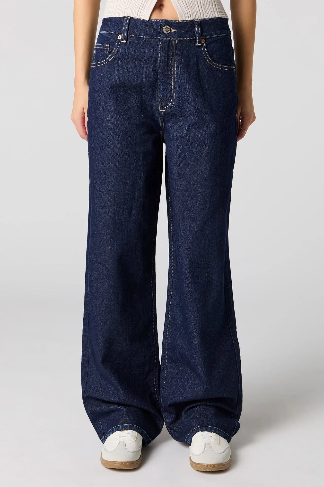 Jean à jambe large et taille haute délavé foncé sold by Urban Planet product image thumbnail 2