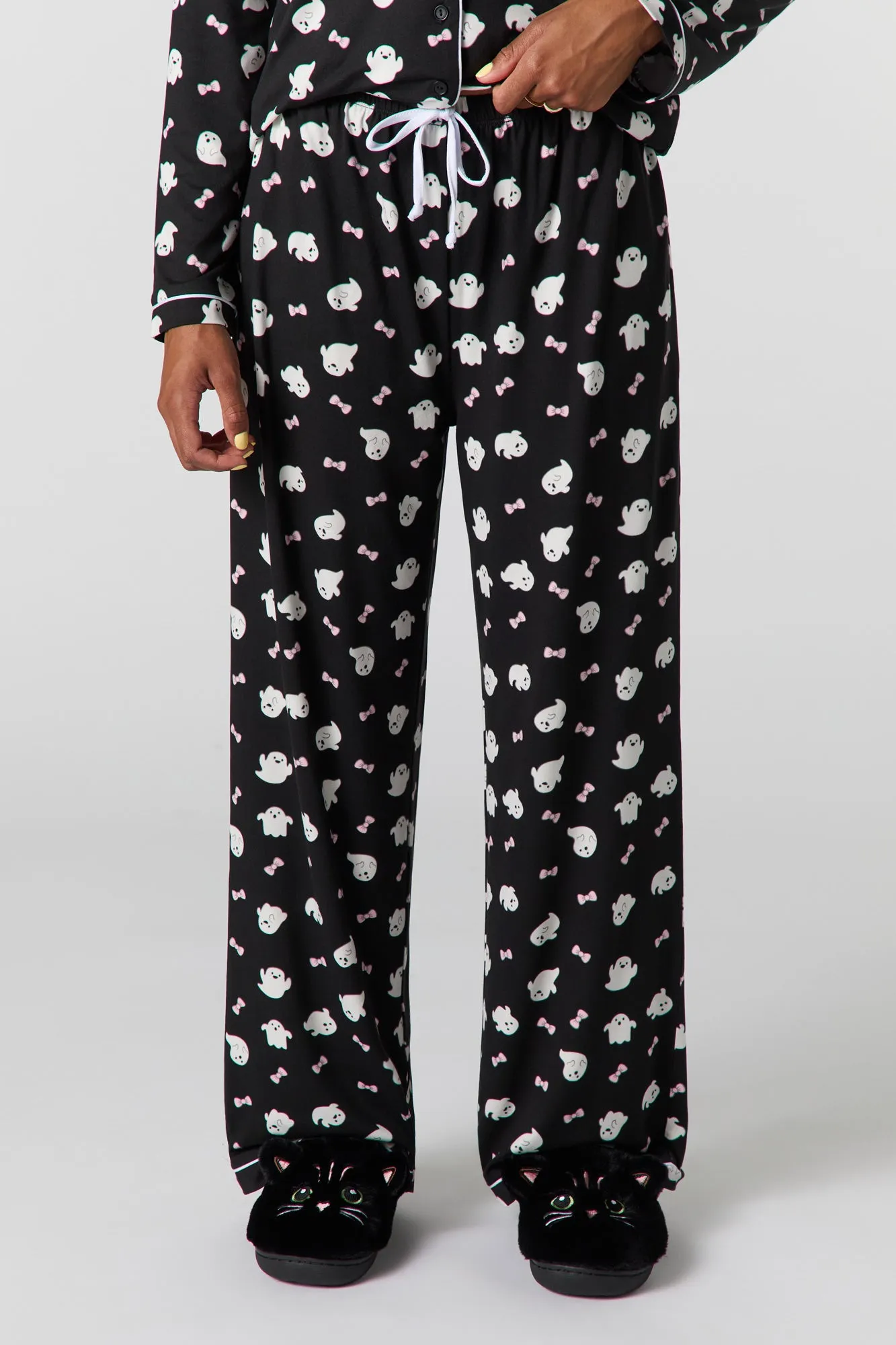 Ensemble pyjama avec haut boutonné et pantalon à imprimé Halloween sold by Urban Planet product image thumbnail 3