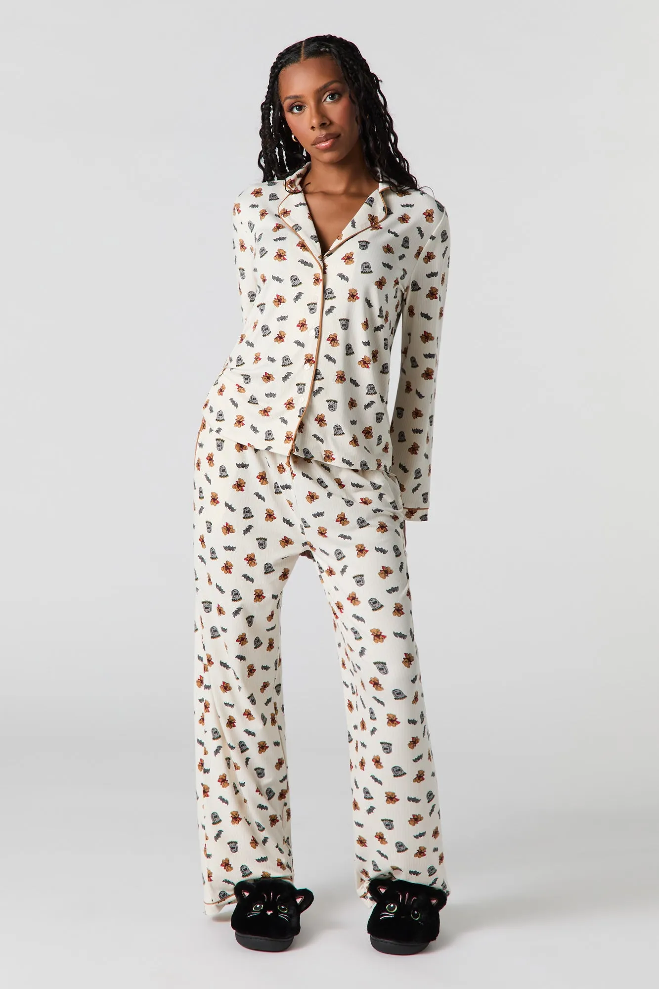 Ensemble pyjama avec haut boutonné et pantalon à imprimé Halloween sold by Urban Planet