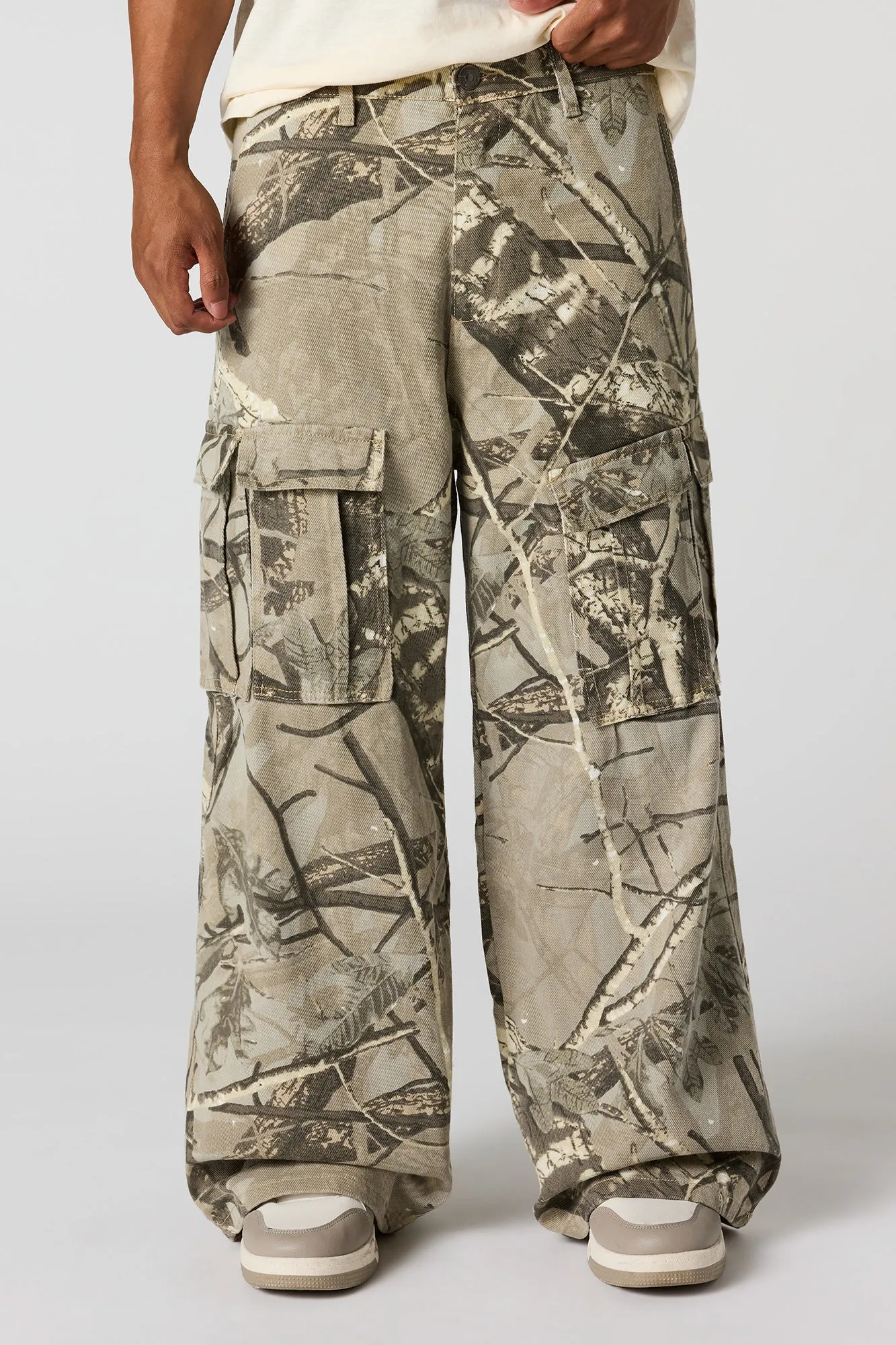 Pantalon cargo à jambe large avec motif camouflage sold by Urban Planet product image thumbnail 4