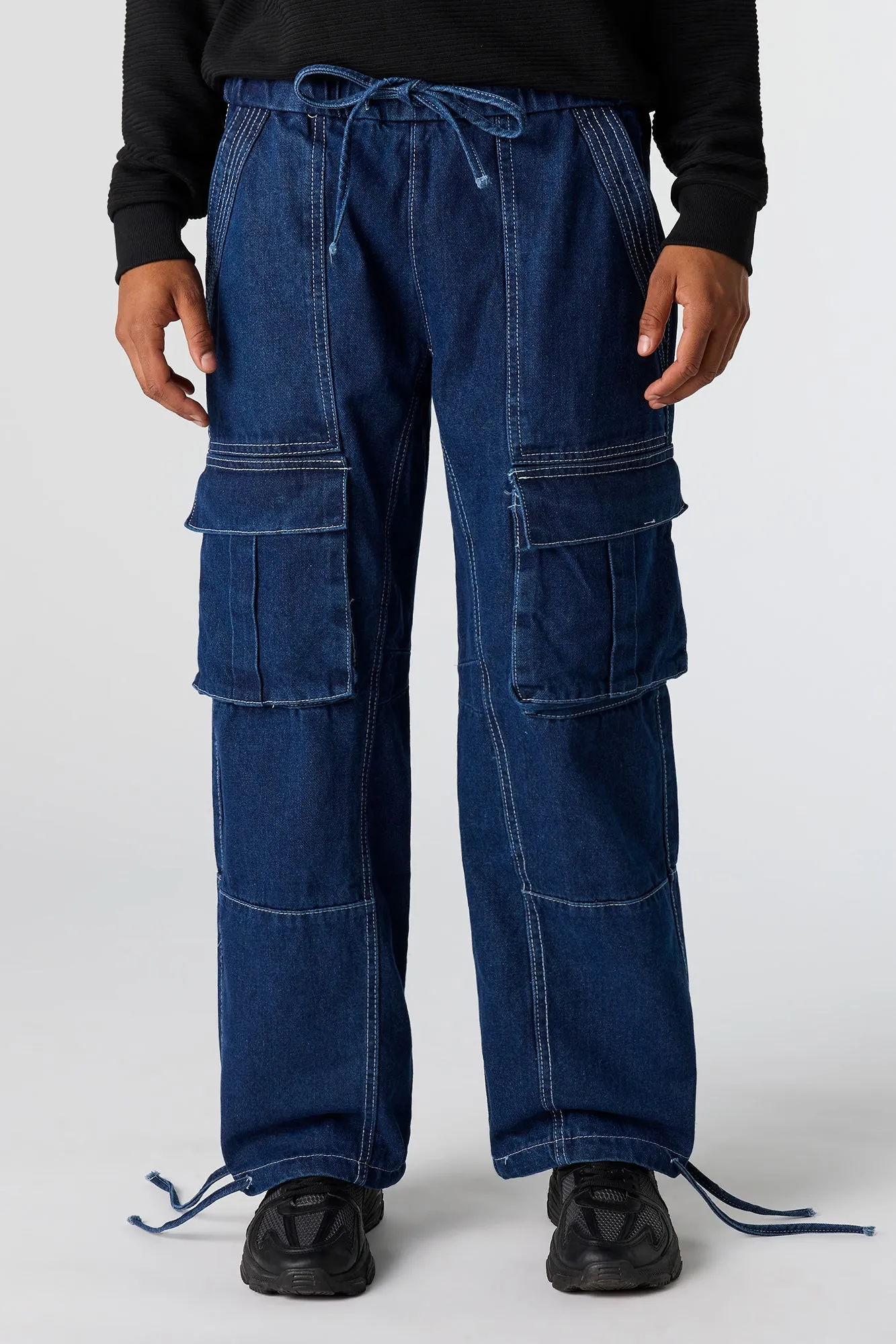 Jogger cargo à jambe large en denim sold by Urban Planet