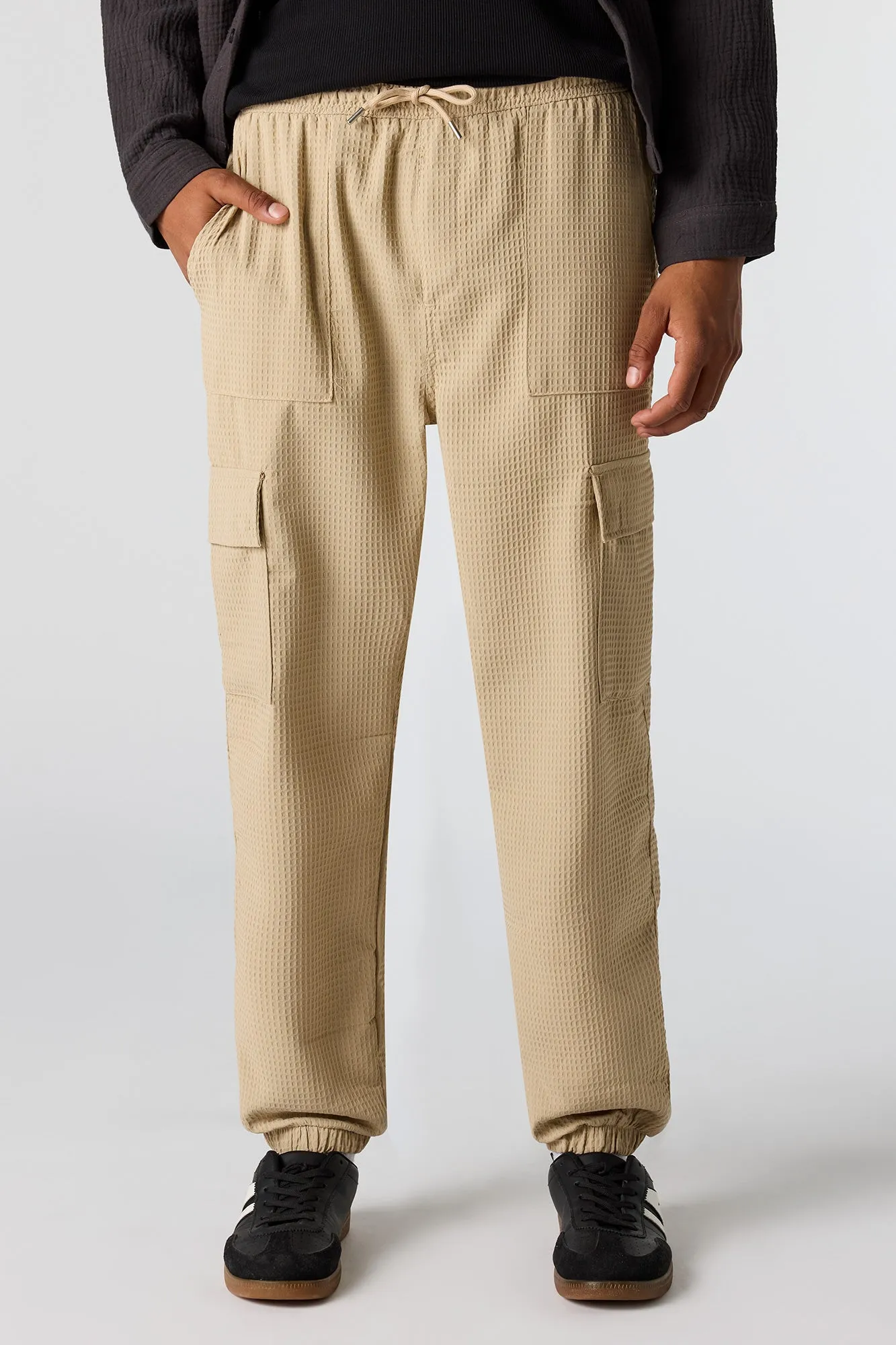 Jogger cargo en tricot gaufré sold by Urban Planet