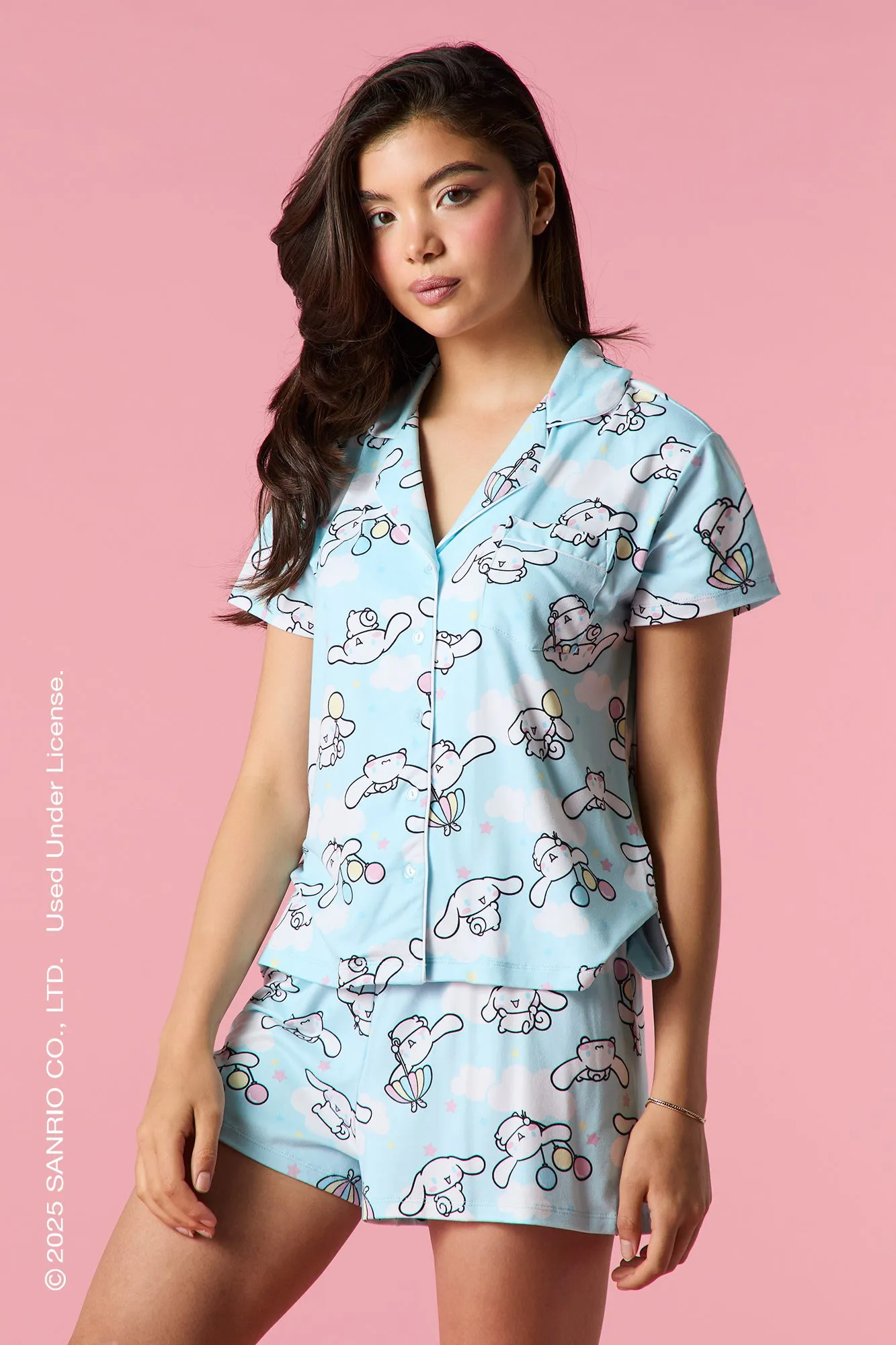 Ensemble pyjama avec haut boutonné et short à imprimé Cinnamoroll sold by Urban Planet