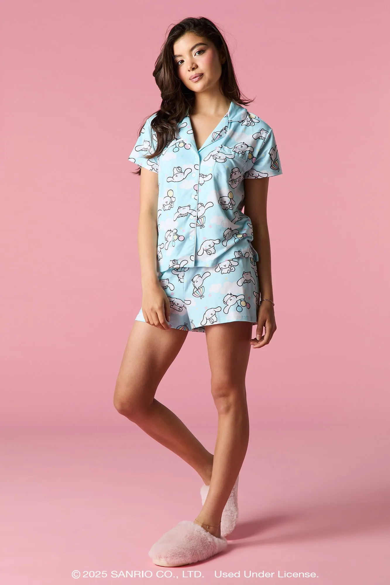 Ensemble pyjama avec haut boutonné et short à imprimé Cinnamoroll sold by Urban Planet product image thumbnail 3