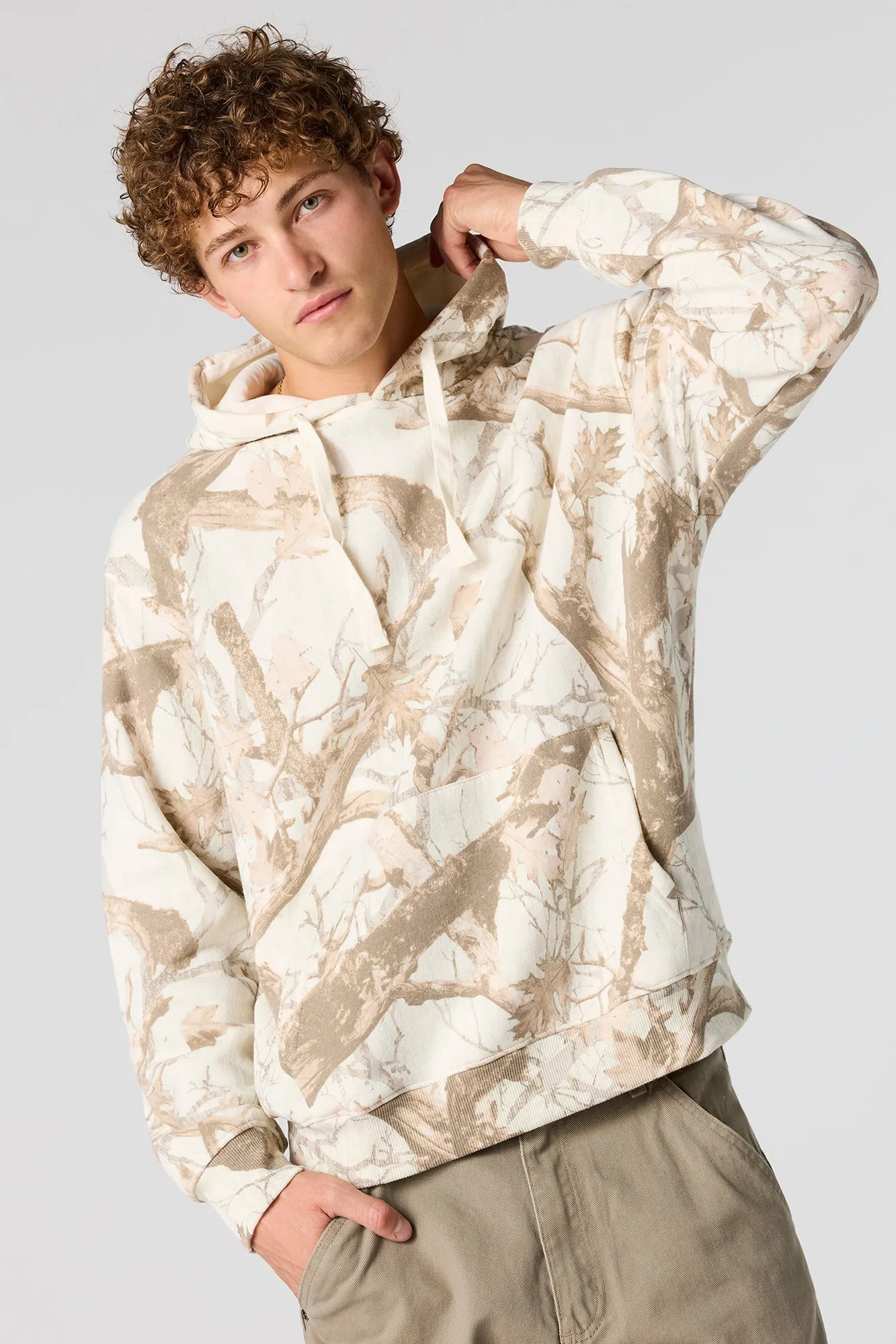 Haut à capuchon en molleton avec motif camouflage sold by Urban Planet