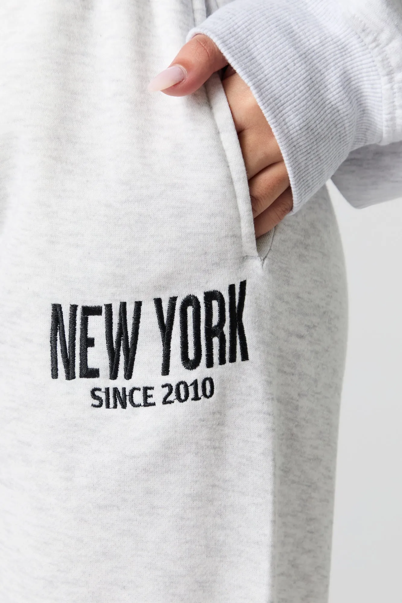 Jogger en molleton classique à broderie City sold by Urban Planet product image thumbnail 4