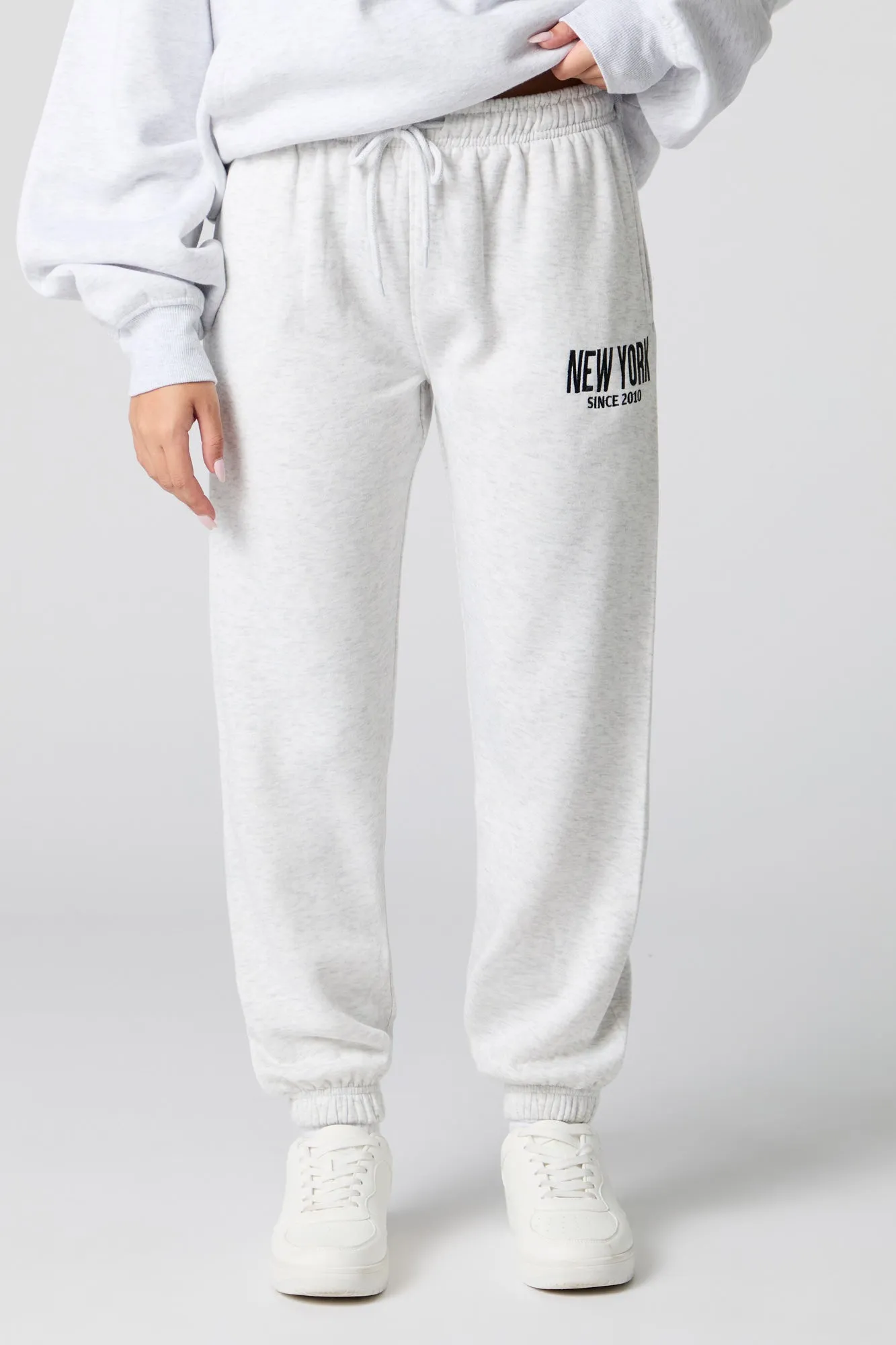 Jogger en molleton classique à broderie City sold by Urban Planet product image thumbnail 2