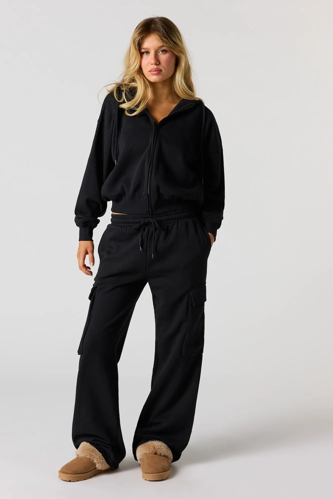 Pantalon d'entraînement cargo à jambe large en molleton sold by Urban Planet product image thumbnail 2