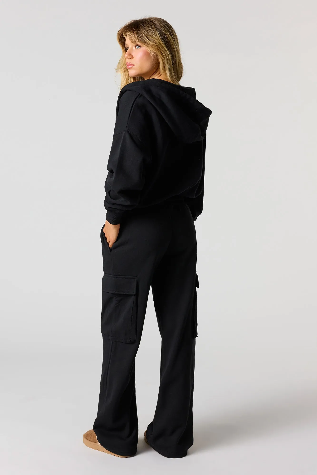 Pantalon d'entraînement cargo à jambe large en molleton sold by Urban Planet product image thumbnail 4