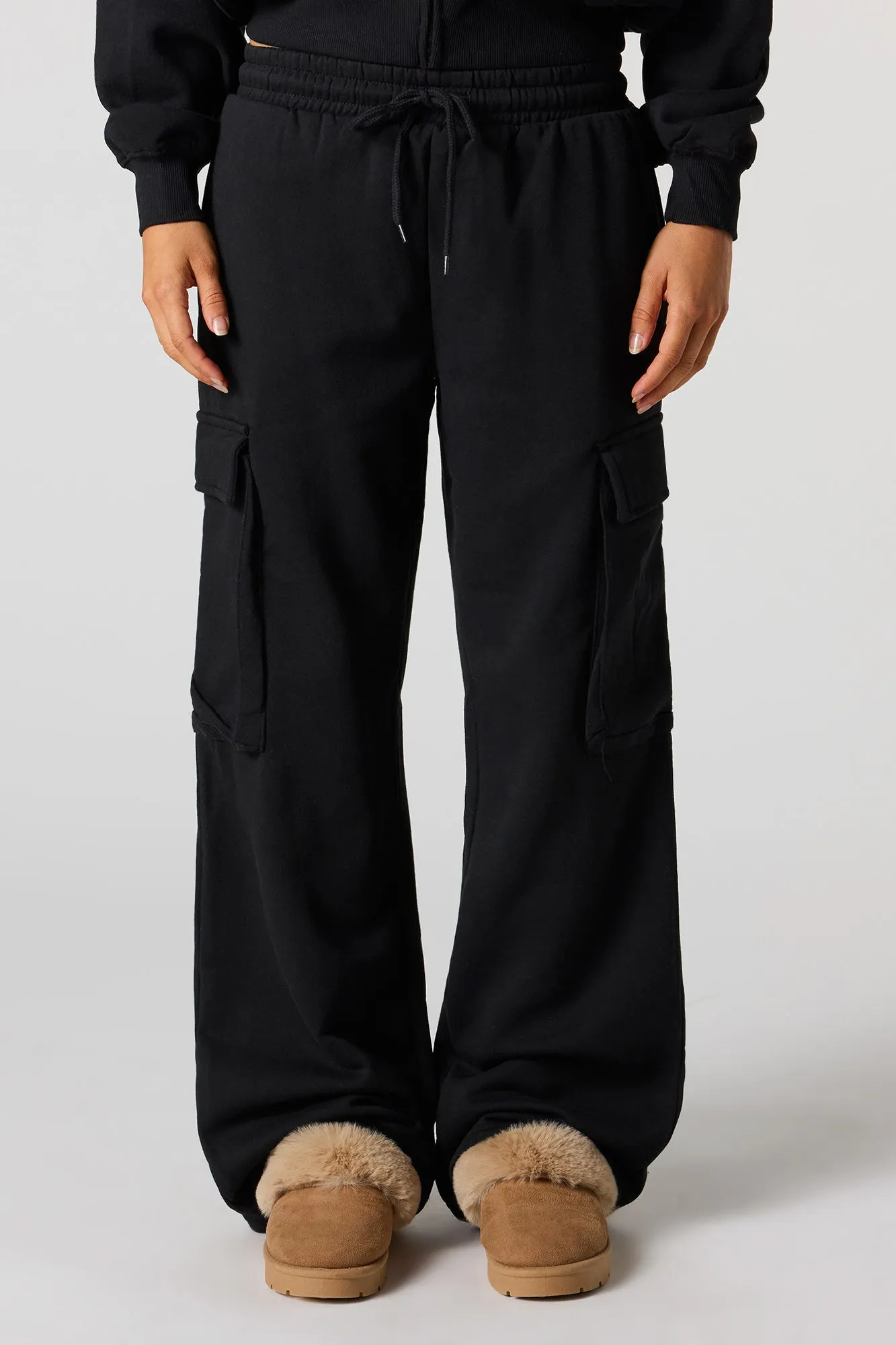 Pantalon d'entraînement cargo à jambe large en molleton sold by Urban Planet product image thumbnail 3