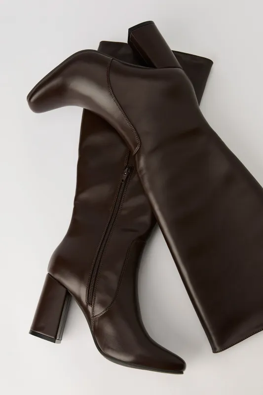 Bottes aux genoux à talon haut en similicuir sold by Urban Planet