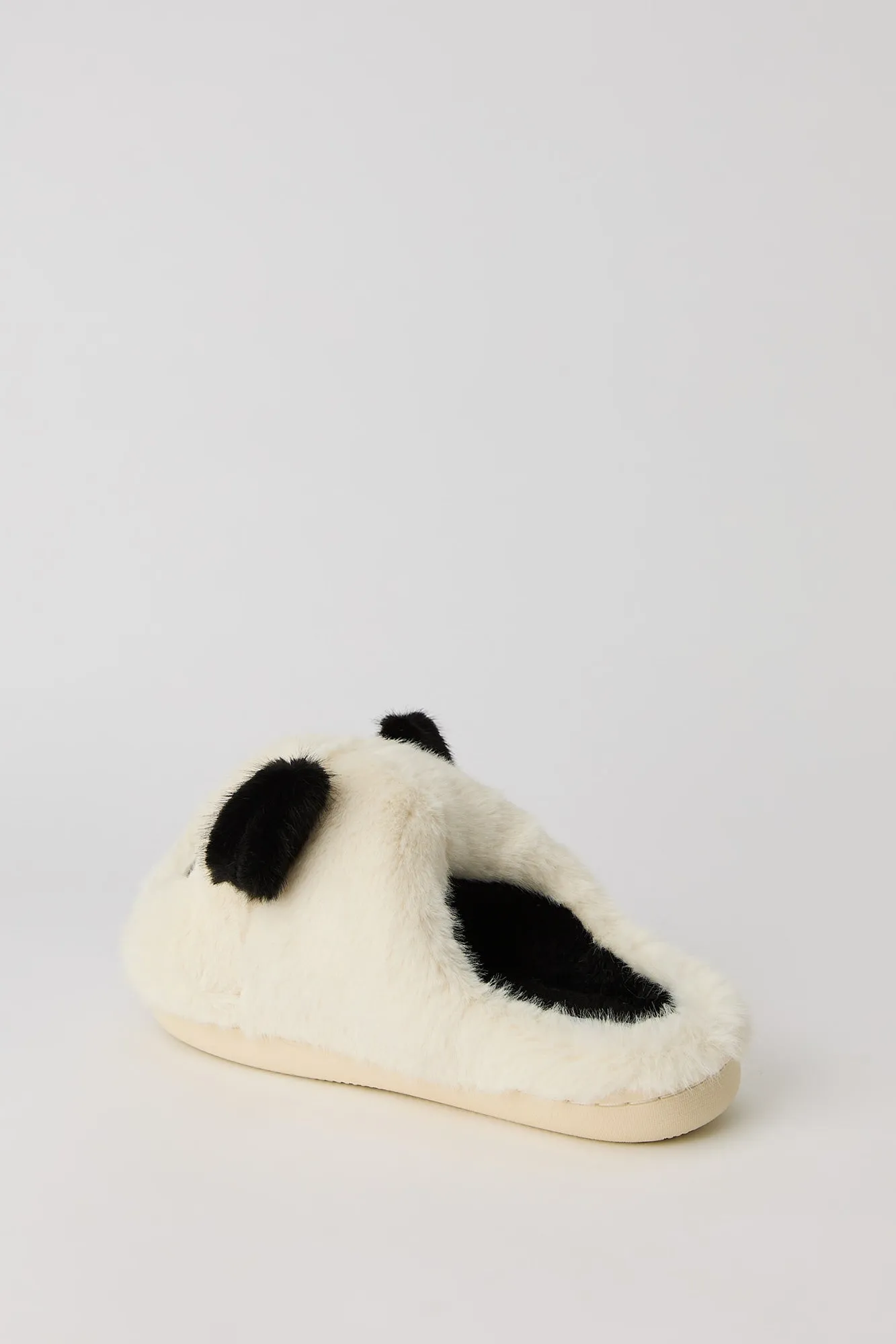 Pantoufles en peluche panda sold by Urban Planet product image thumbnail 4