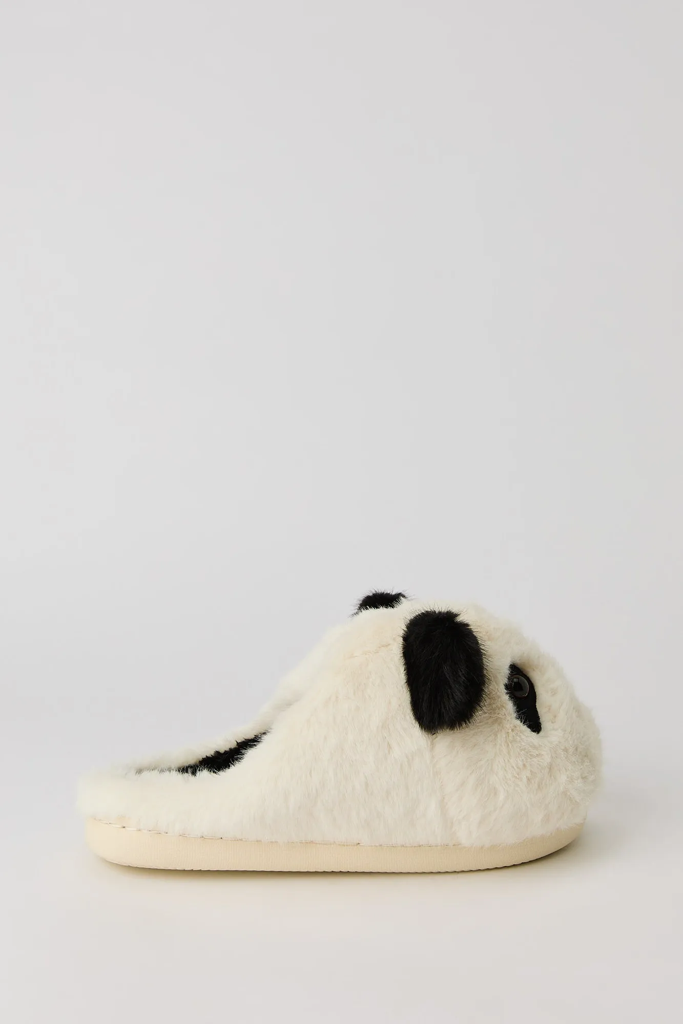 Pantoufles en peluche panda sold by Urban Planet product image thumbnail 2