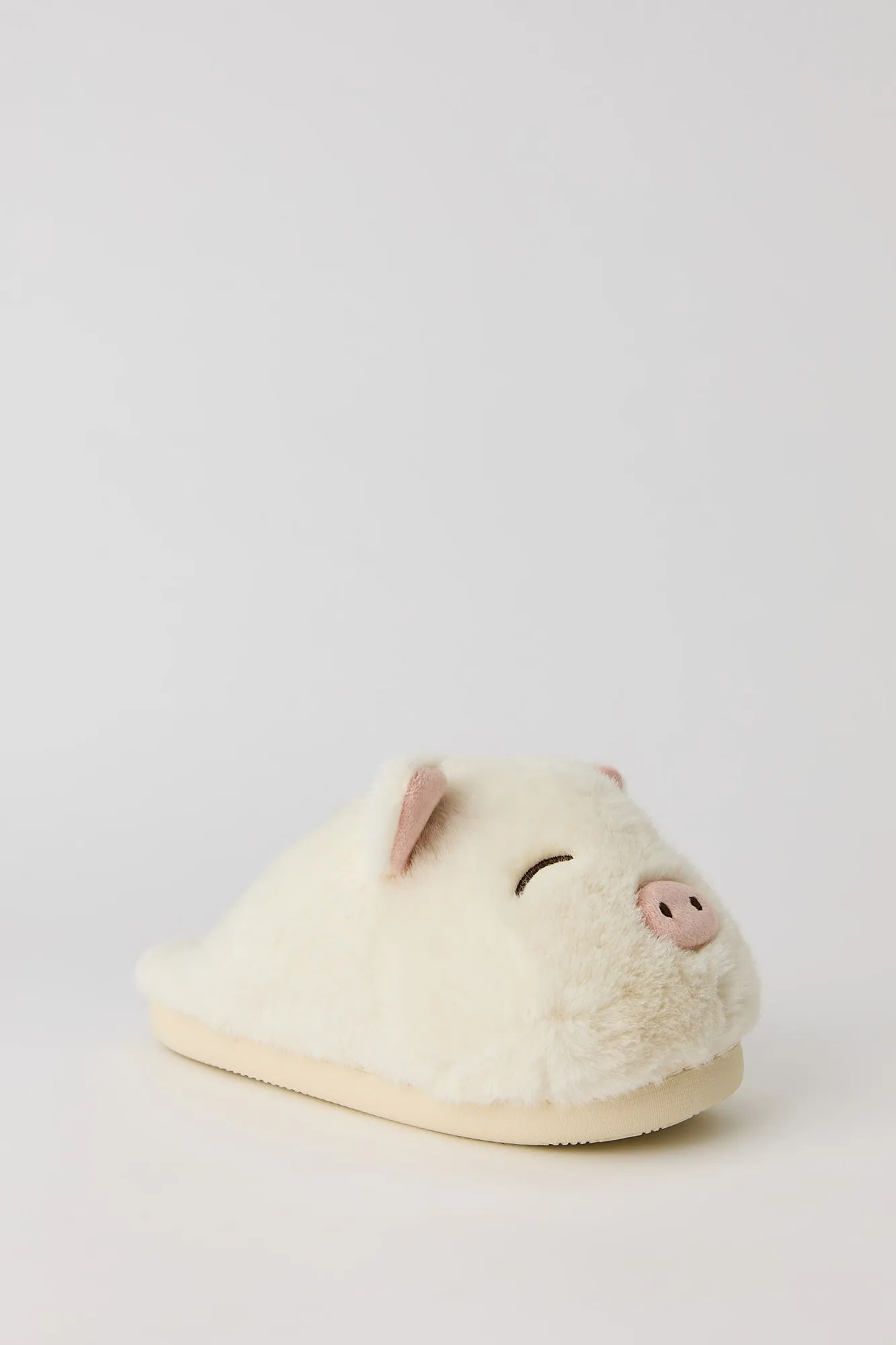 Pantoufles en peluche cochon sold by Urban Planet product image thumbnail 3