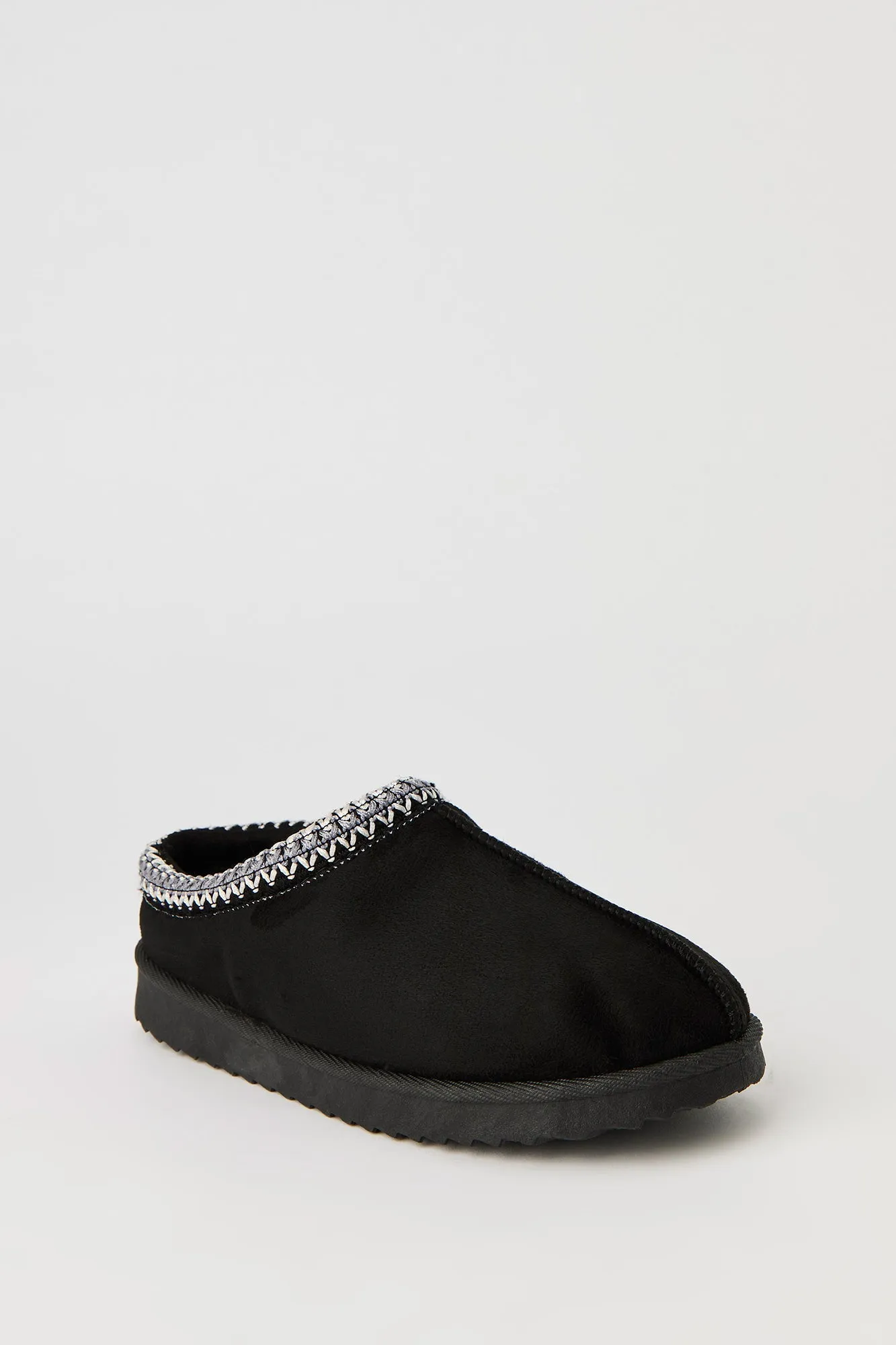 Pantoufles-bottillons brodés en similisuède pour enfant sold by Urban Planet product image thumbnail 3