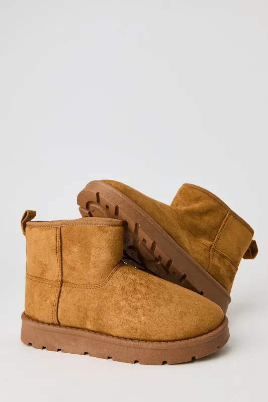 Bottillons en similisuède sold by Urban Planet