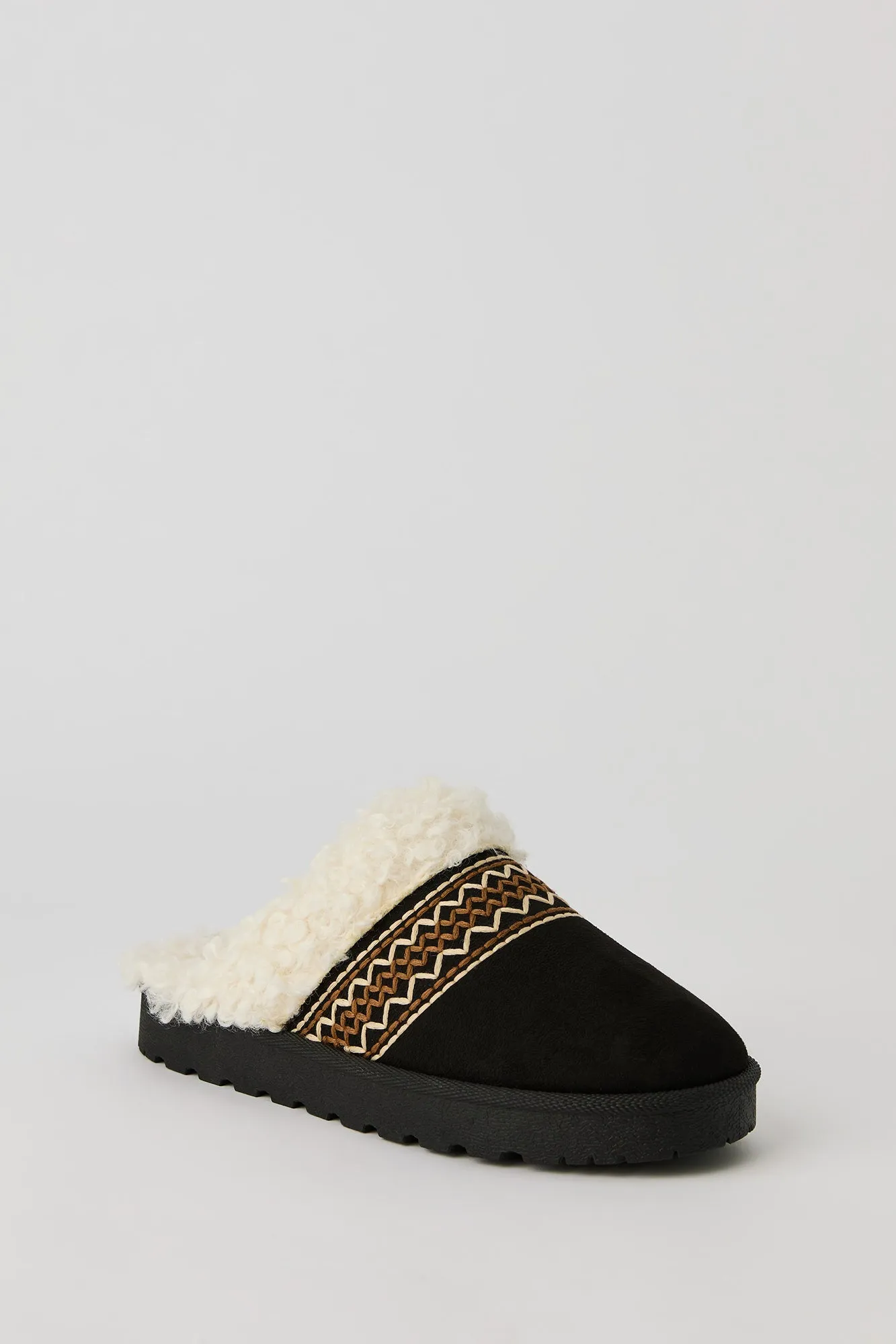 Pantoufles-bottillons brodés avec bord en similifourrure sold by Urban Planet product image thumbnail 3