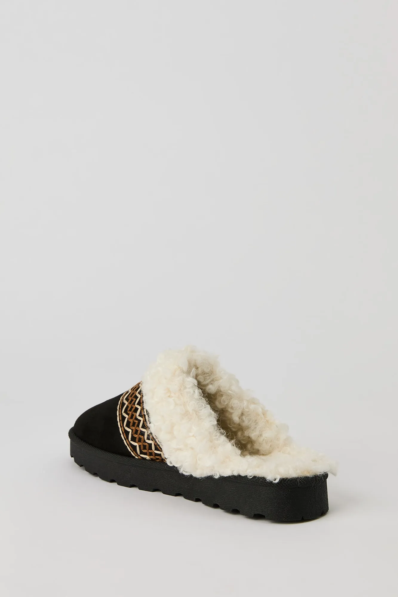 Pantoufles-bottillons brodés avec bord en similifourrure sold by Urban Planet product image thumbnail 4