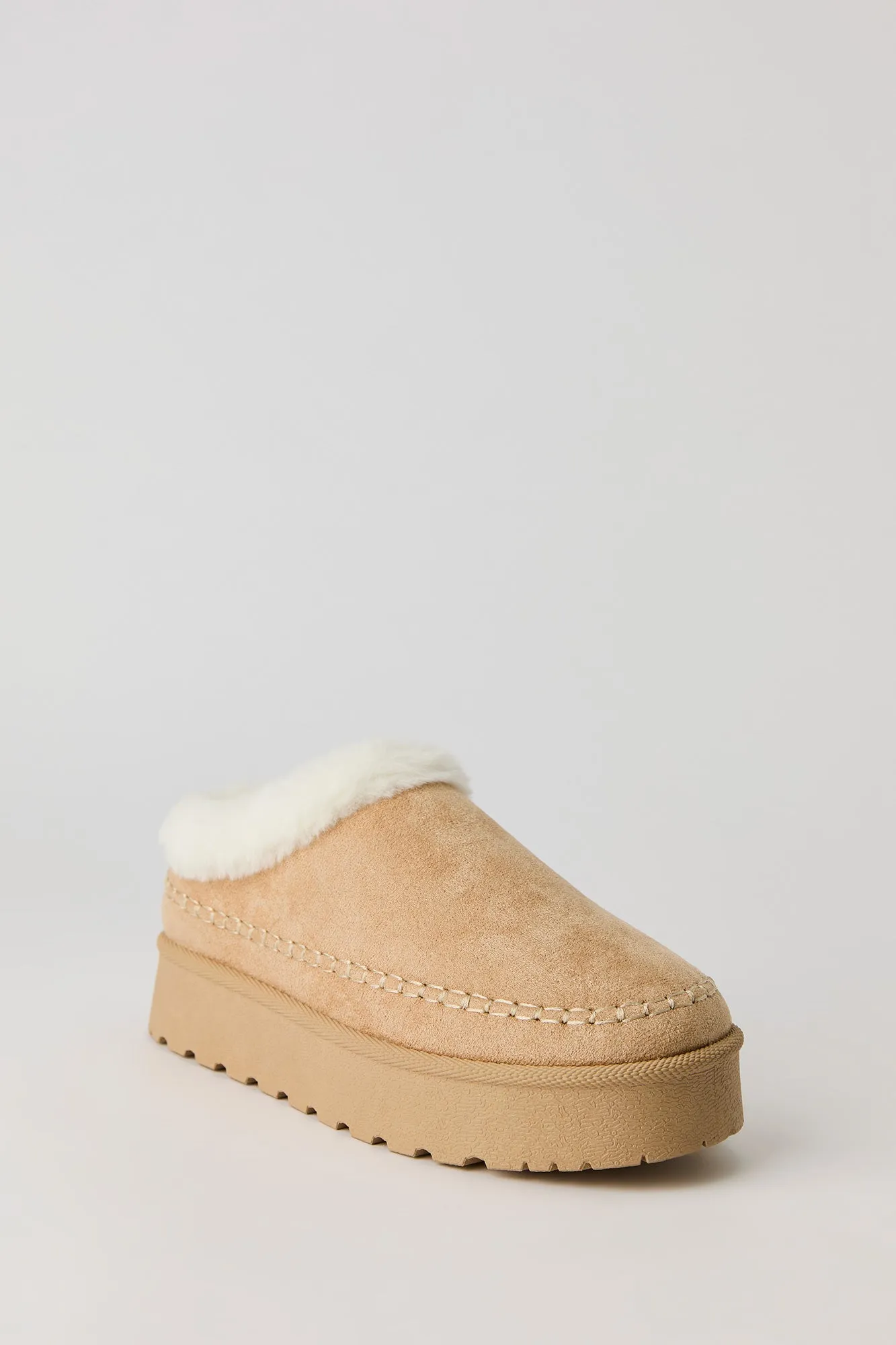 Bottillons à semelles plateforme avec revers en similifourrure sold by Urban Planet product image thumbnail 4