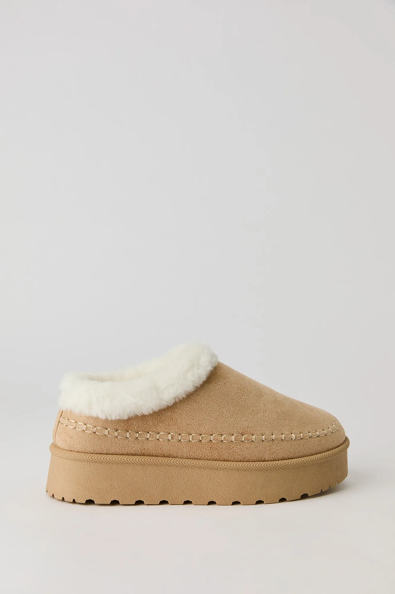 Bottillons à semelles plateforme avec revers en similifourrure sold by Urban Planet product image thumbnail 3