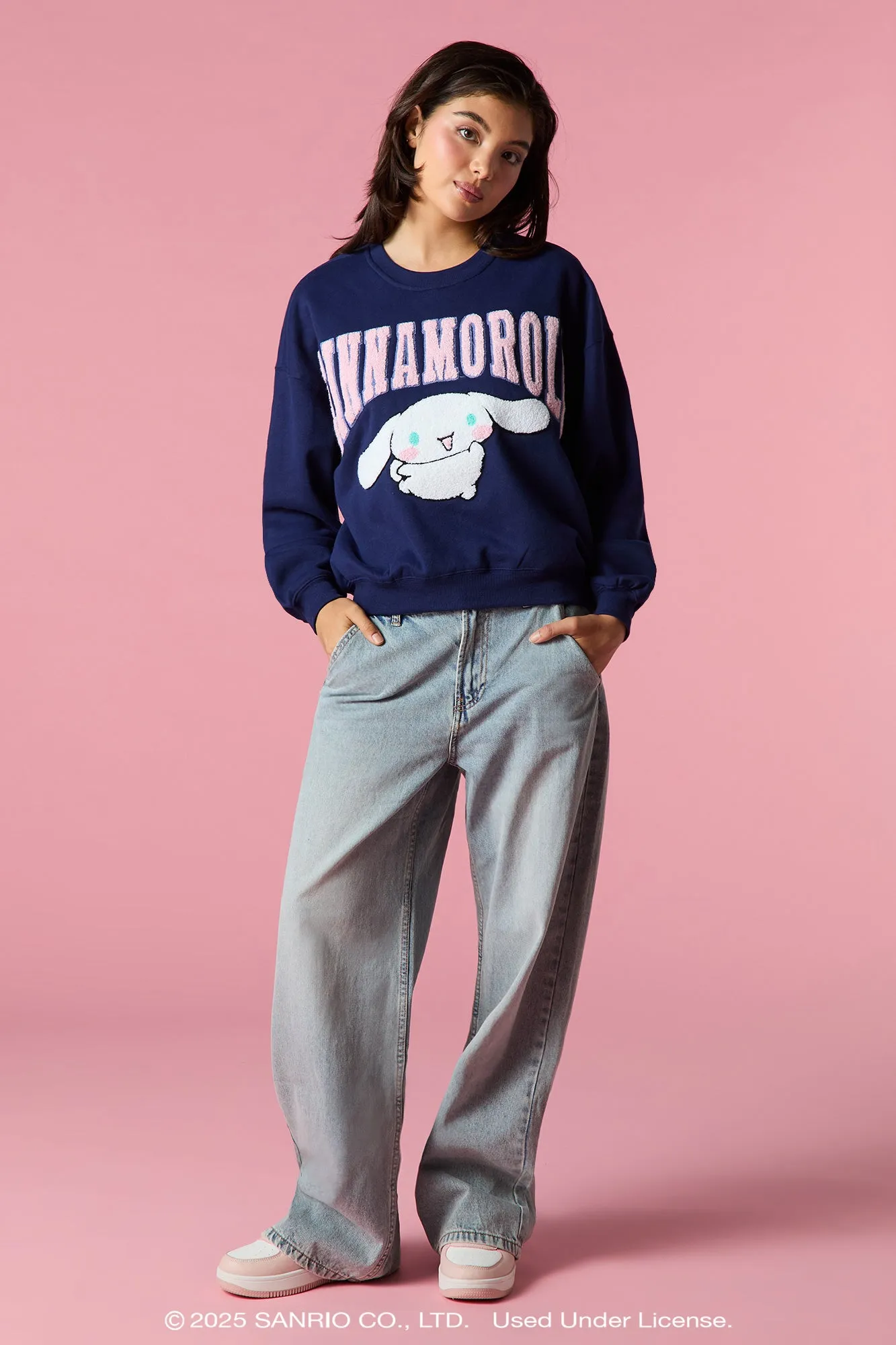 Chandail en molleton avec motif brodé Cinnamoroll sold by Urban Planet product image thumbnail 3