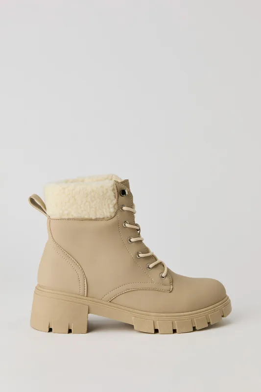 Bottes lacées doublées de similifourrure sold by Urban Planet