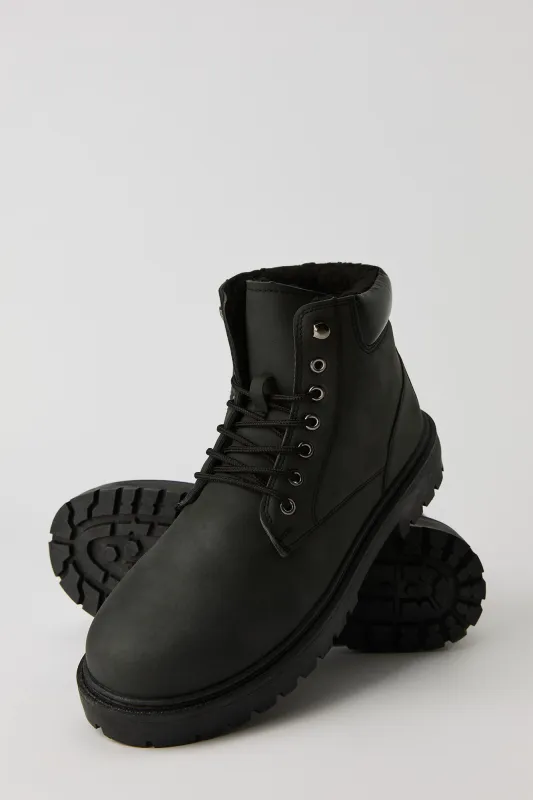 Bottes de randonnée doublées de similifourrure sold by Urban Planet