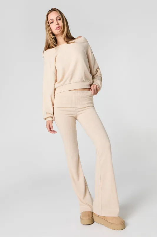 Pantalon à jambe évasée en tricot avec taille pliée sold by Urban Planet