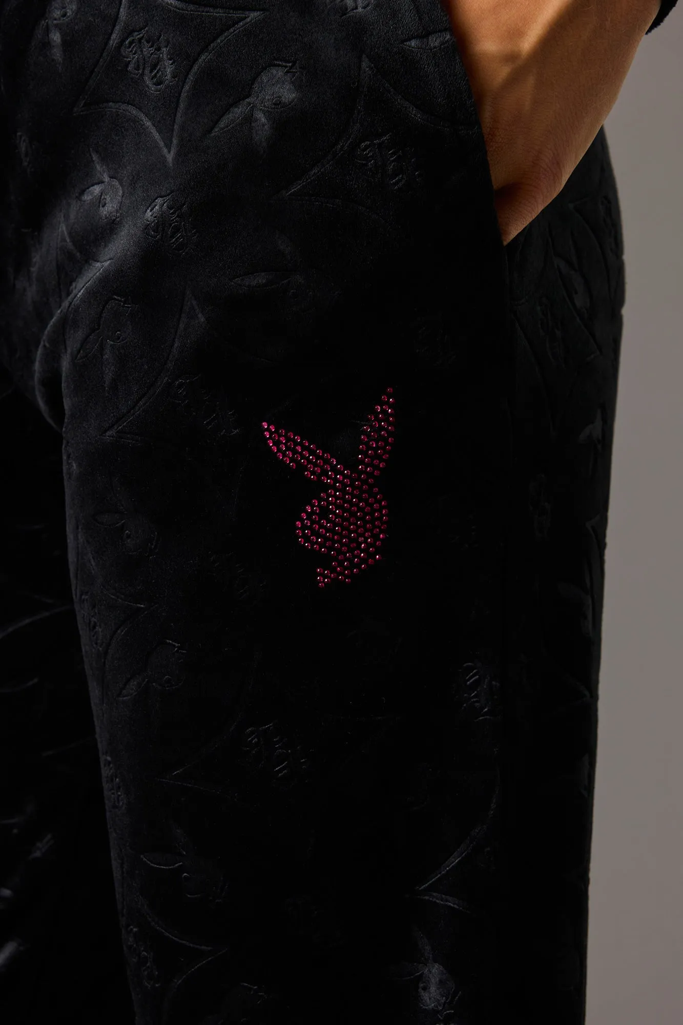 Pantalon d'entraînement avec motif Playboy embossé orné de pierres du Rhin sold by Urban Planet product image thumbnail 5