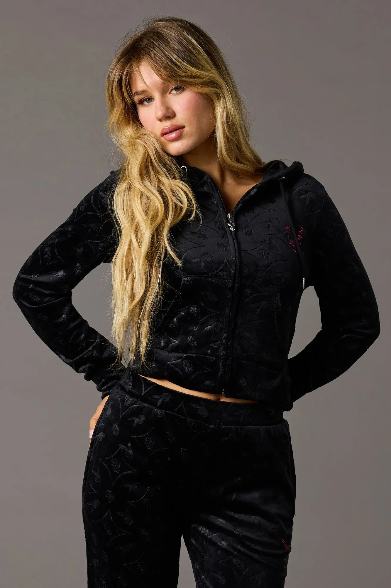 Haut en velours avec motif Playboy embossé orné de pierres du Rhin et fermeture à glissière sold by Urban Planet product image thumbnail 2